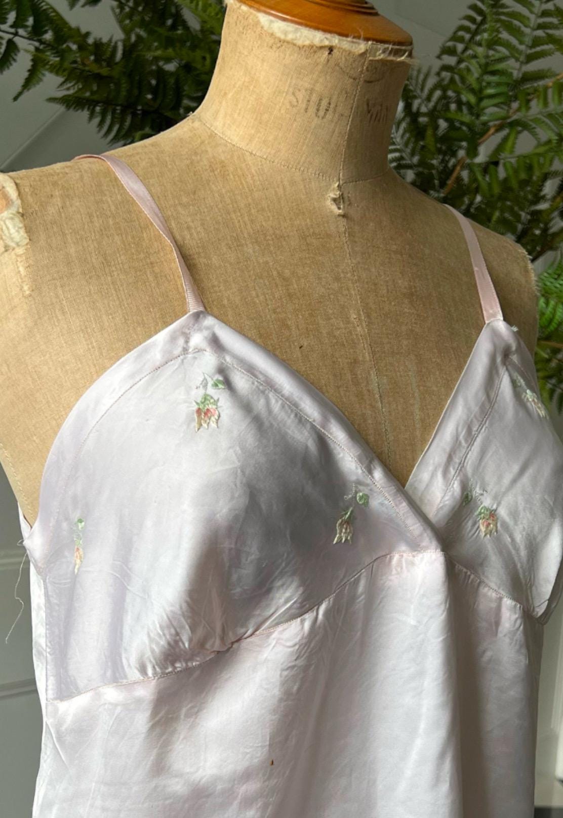 Vintage 1940 1950 pale lilac silky satin slip dress lingerie