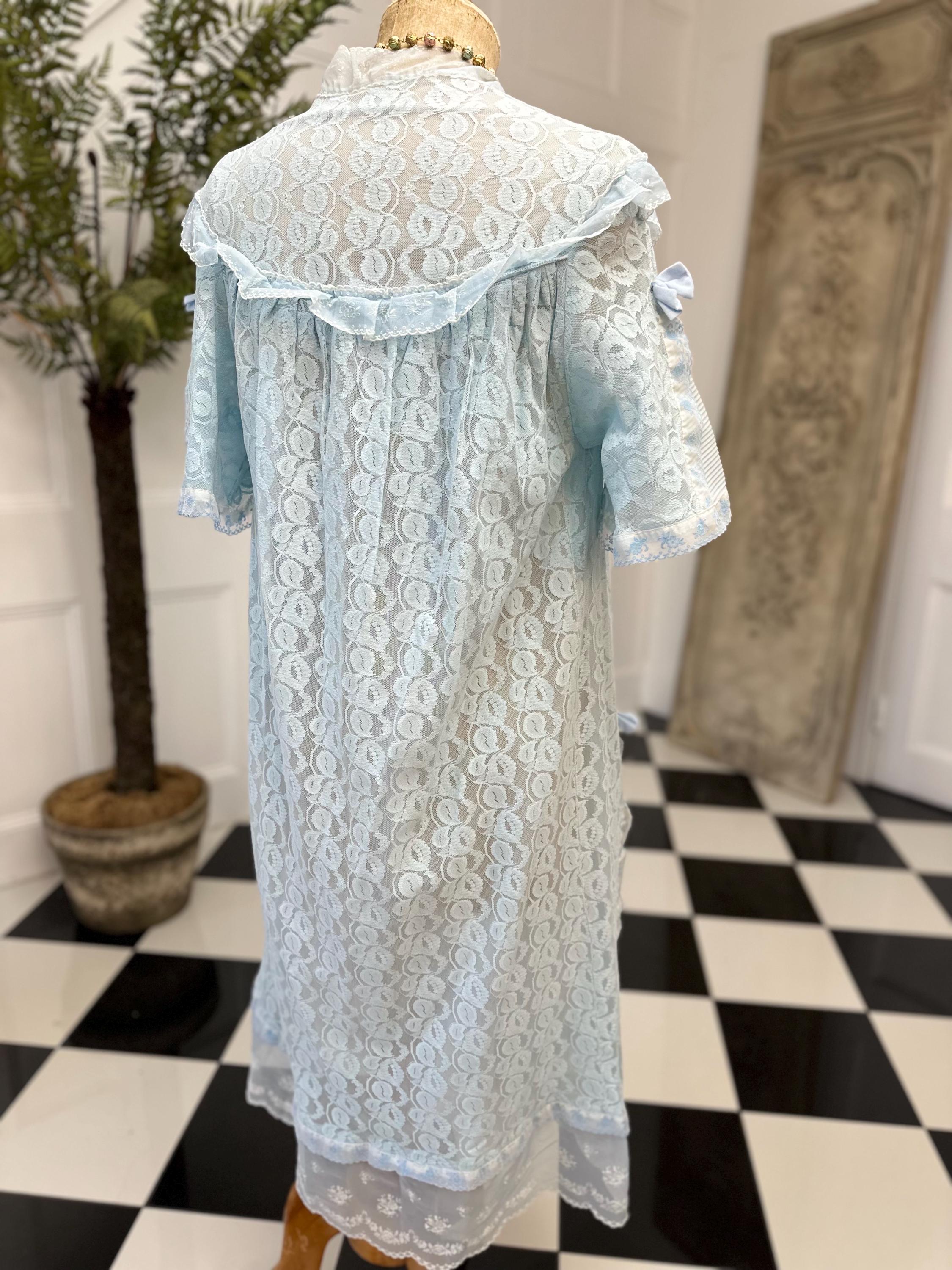 Vintage 1950 baby blue lace dressing gown house coat