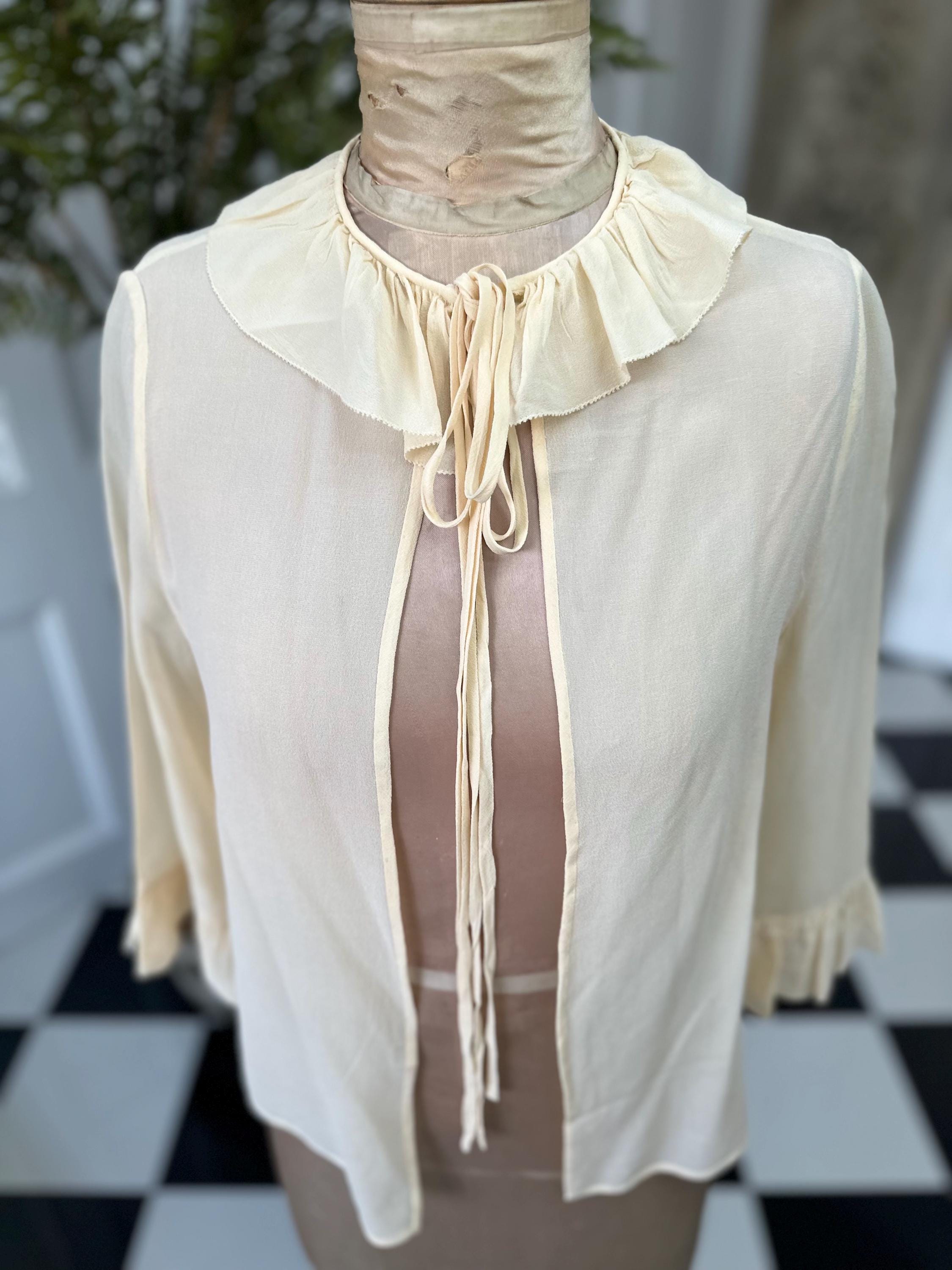 1930s Cream Silk crepe long sleeve bed jacket