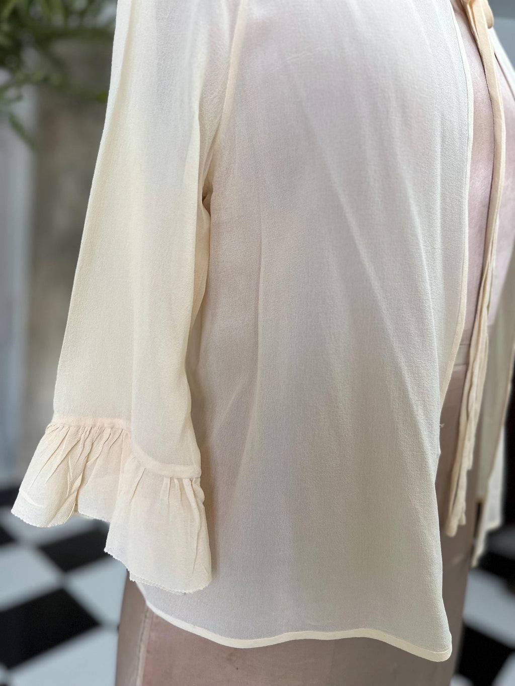 1930s Cream Silk crepe long sleeve bed jacket