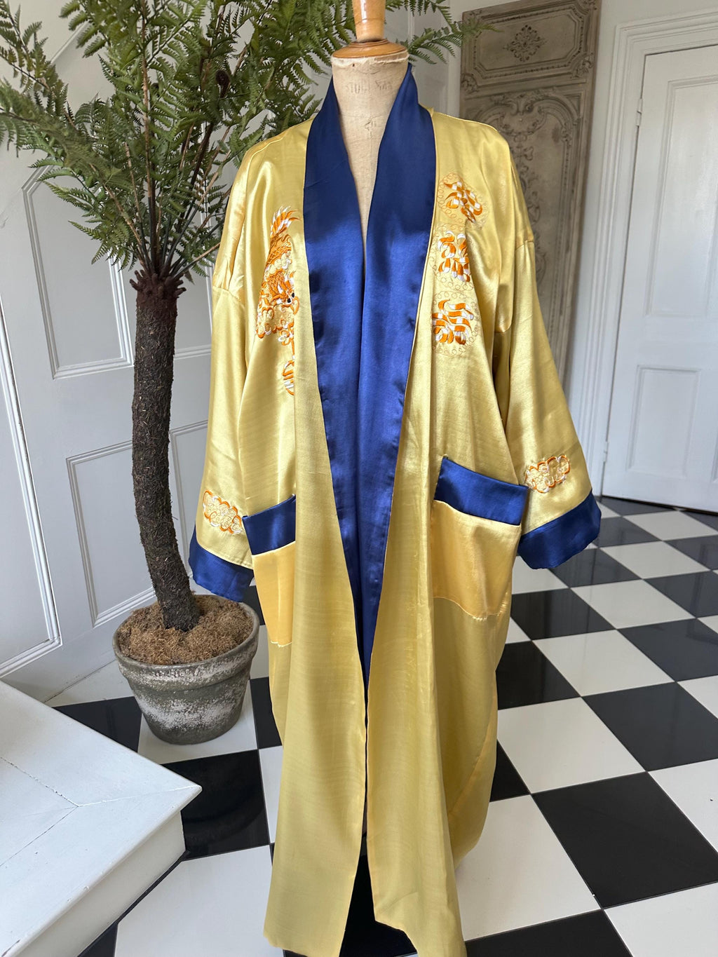 1970s reversible Kimono in yellow and royal blue size XXL
