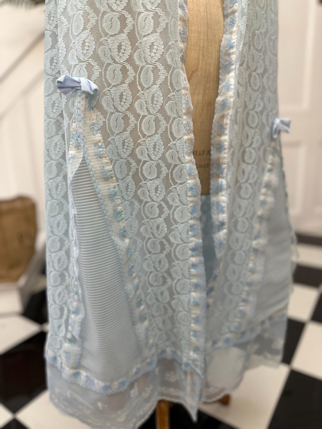 Vintage 1950 baby blue lace dressing gown house coat