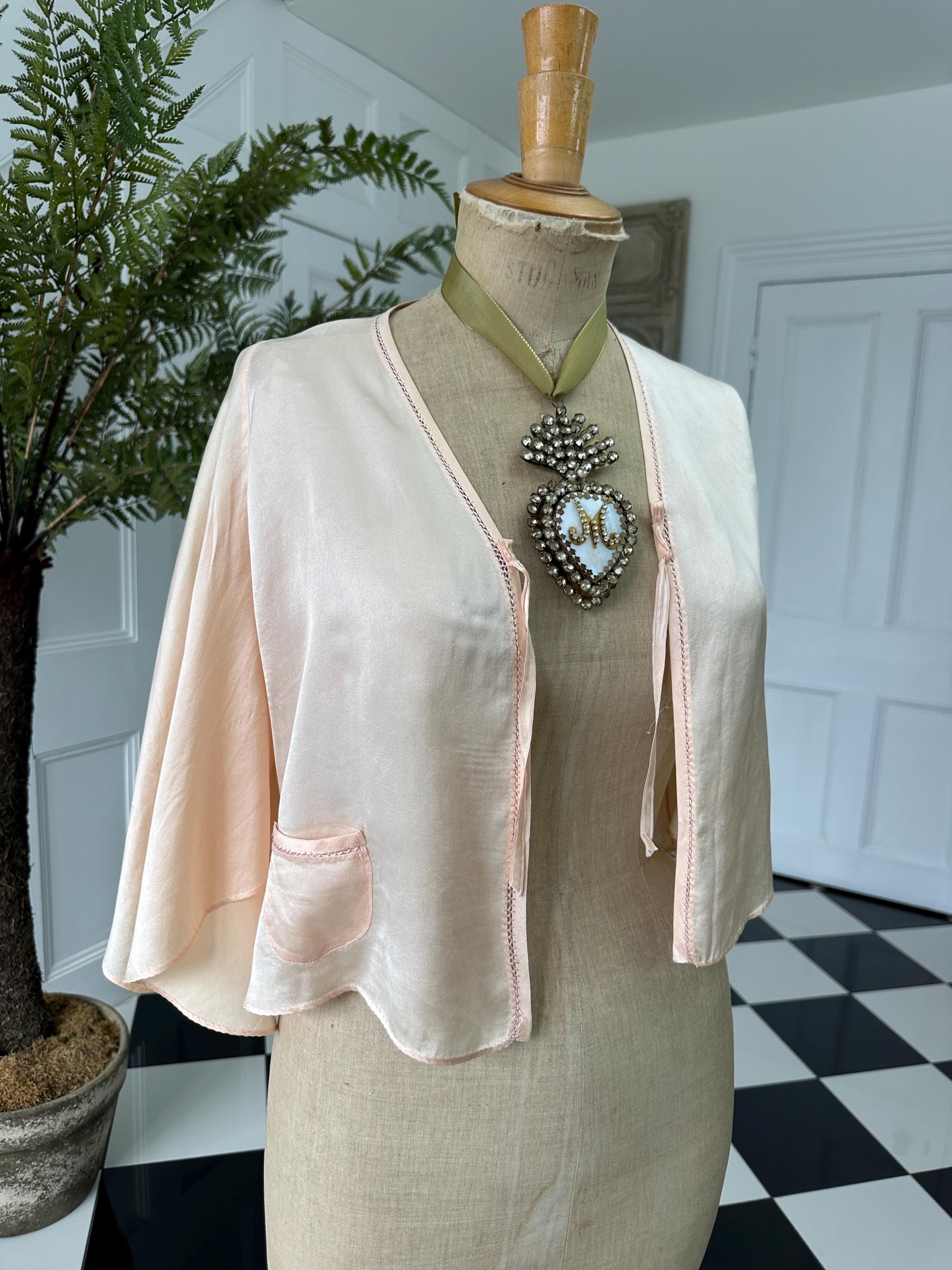 1930s Peach Silk Bed Jacket with Tiny Pocket