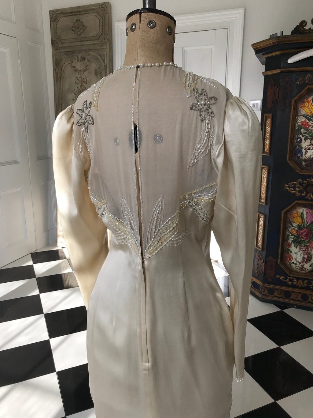 1980s sexy stylish wedding dress silk and pearl embellishment label Vermeuil cache