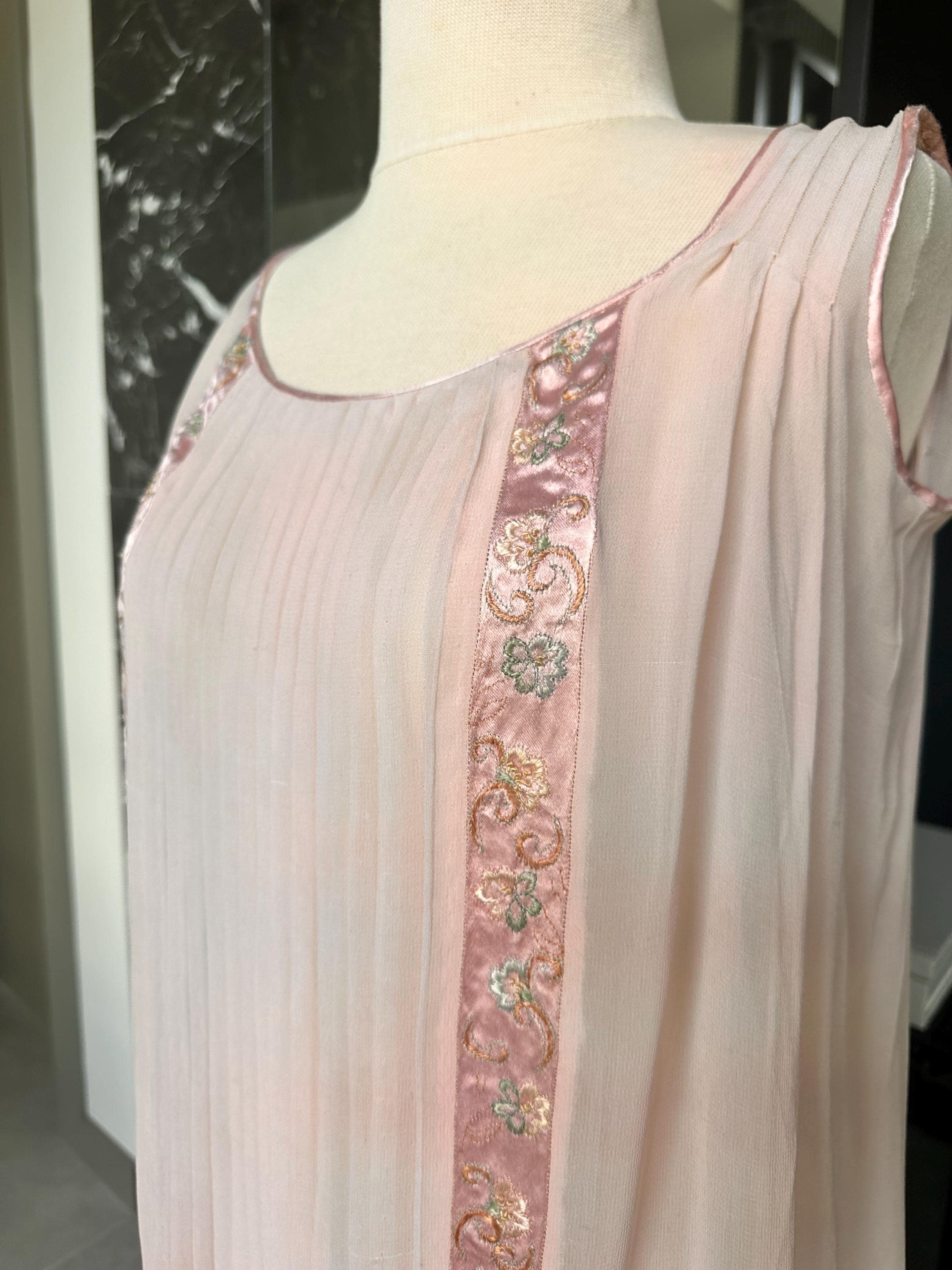 Antique 1920s-1930s Pink Silk Pleated crepe sheer Gown – Authentic Art Deco Floral Trim Maxi