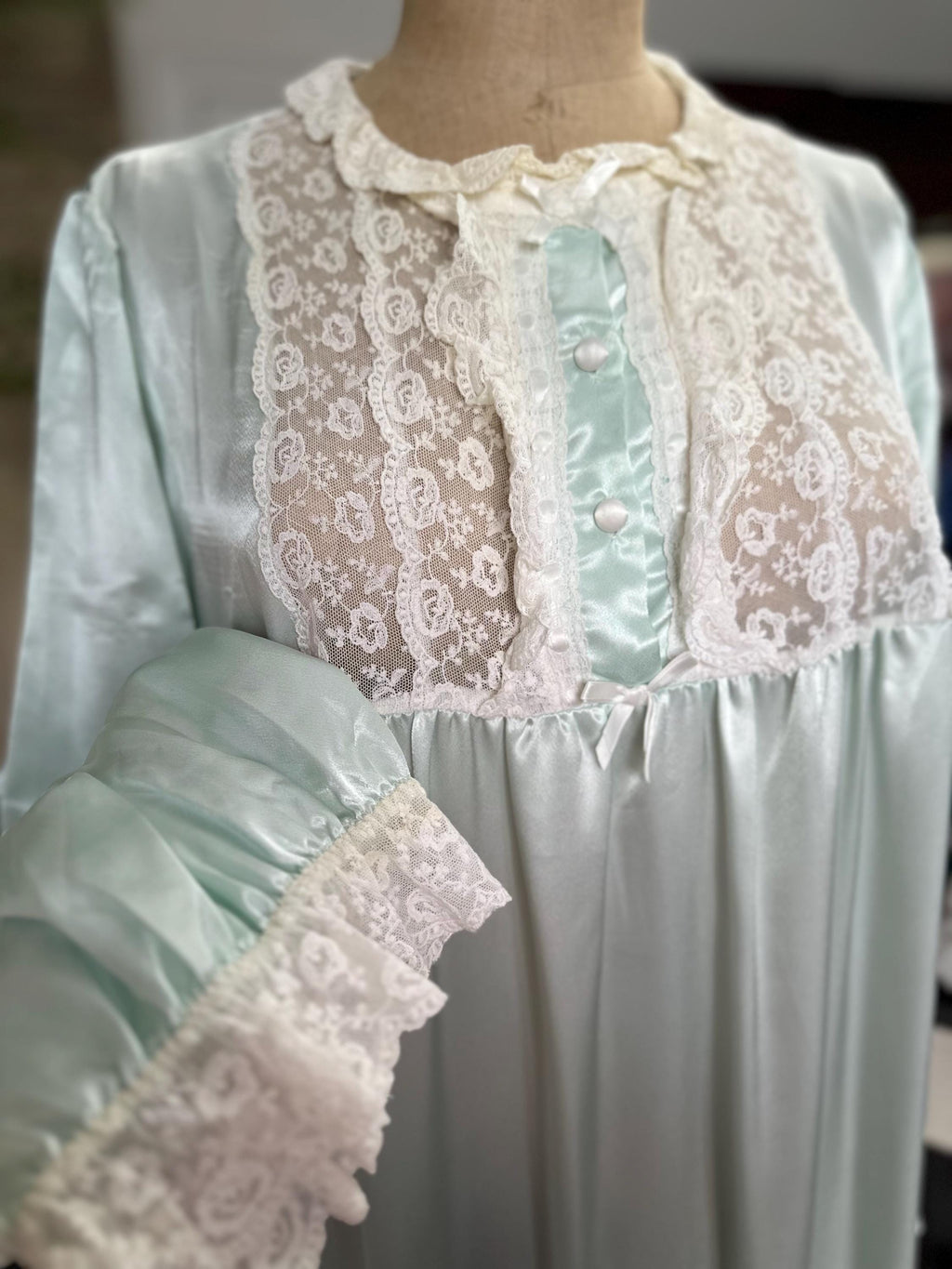 1940s Romantic long sleeve mint green with lace detailed smock nightdress