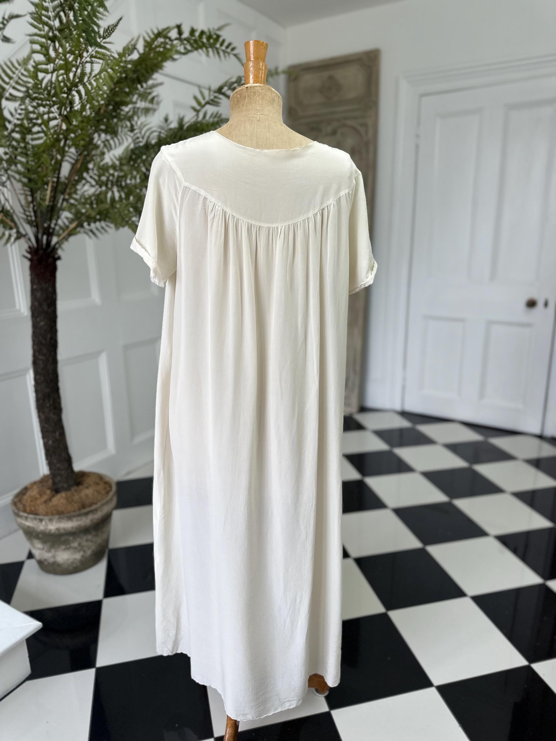 Vintage 1950s Cream Silk Housecoat with Hand Embroidery