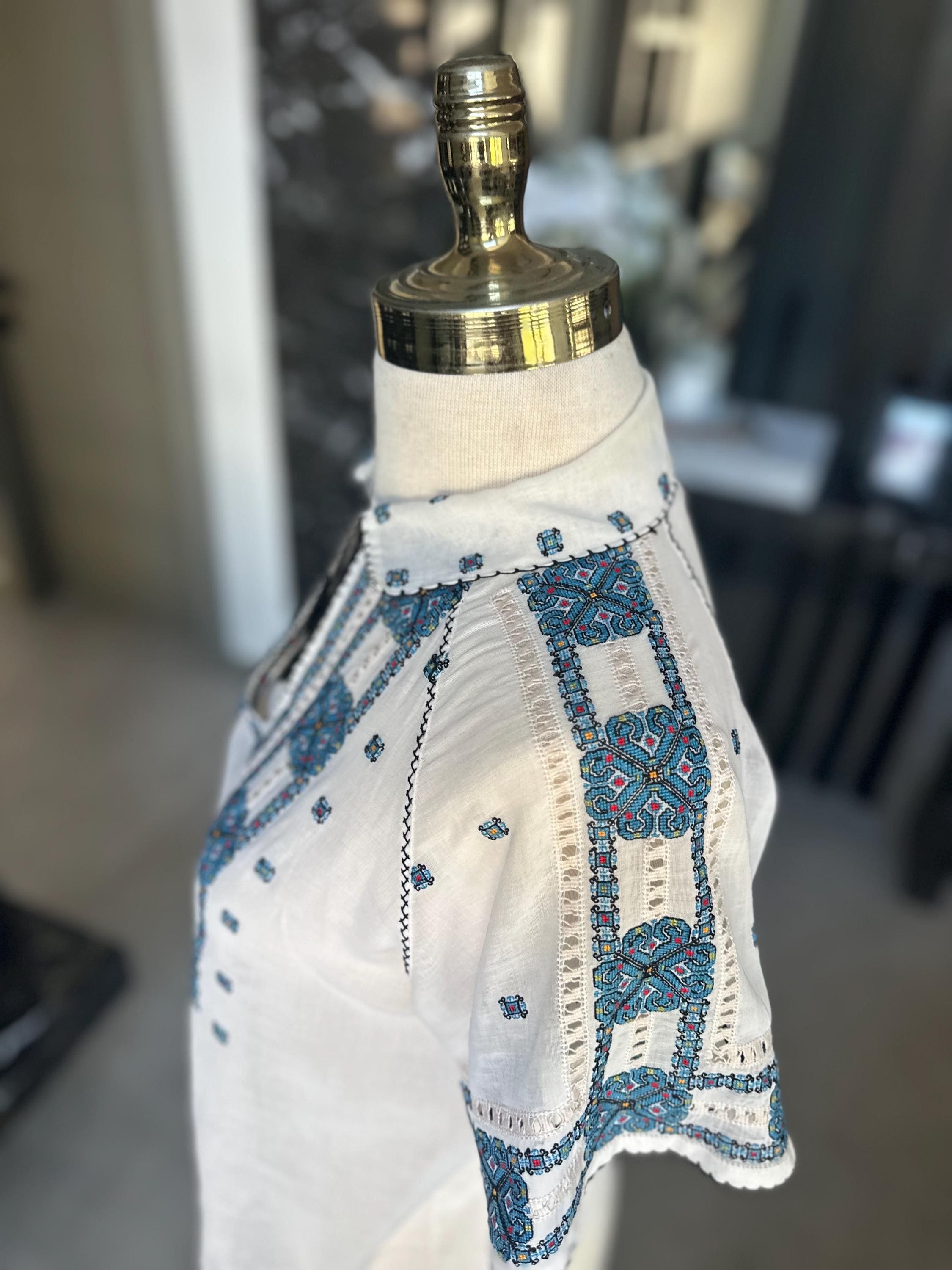 1930s fine white muslin hand embroidered short sleeve blouse
