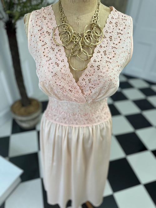 1940s 1950s Vintage romantic peach silky embroidery long slip