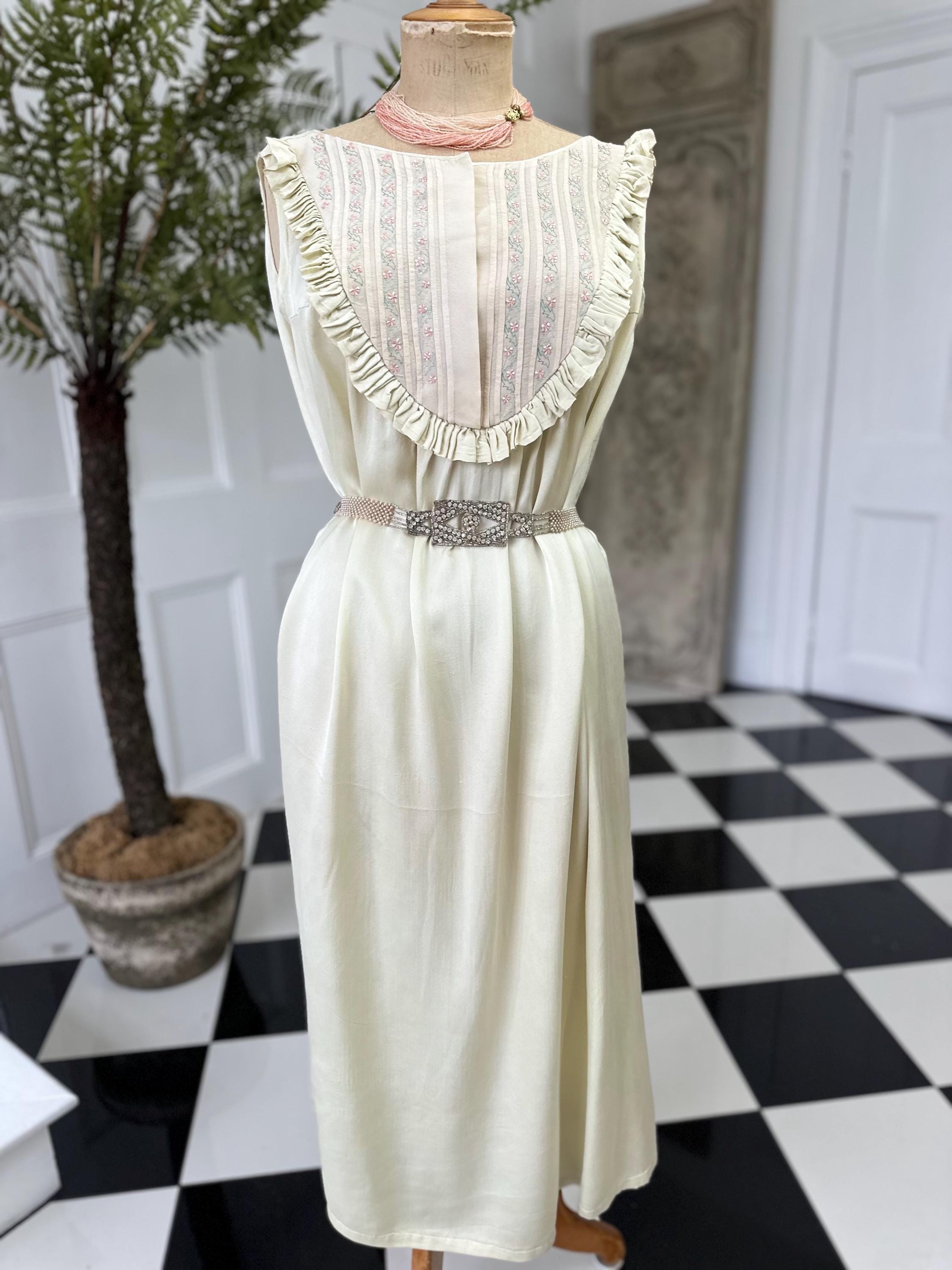 1940s Pale Green Smock Silk Dress with Hand Embroidery