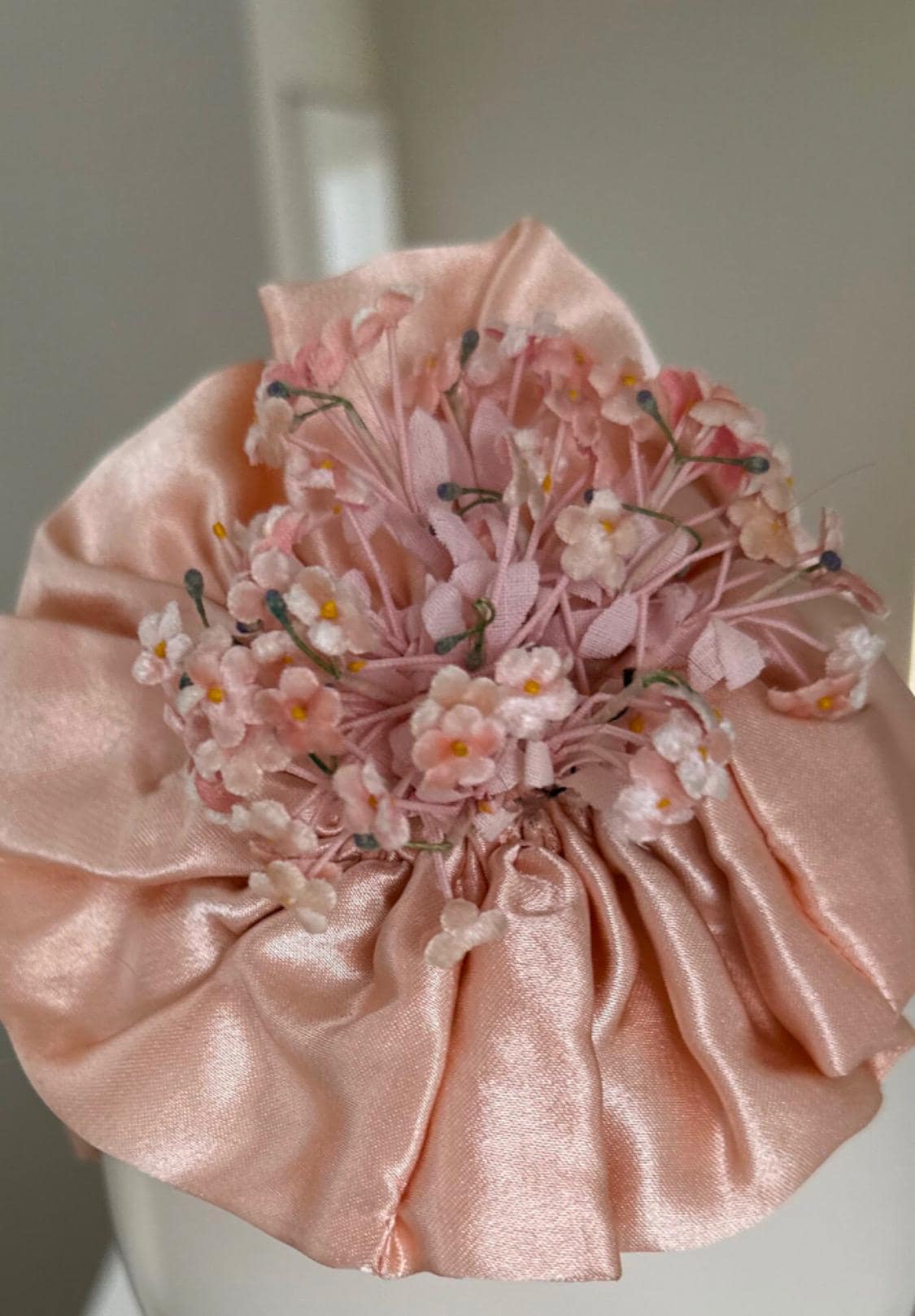 Vintage 1930s pink satin head band fasinator with tiny velvet flowers