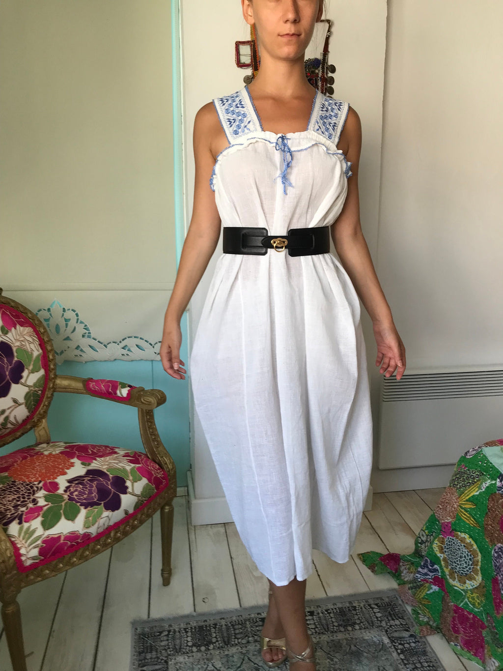 Vintage 1940s dress in hand loomed cotton with hand embroidery smock summer
