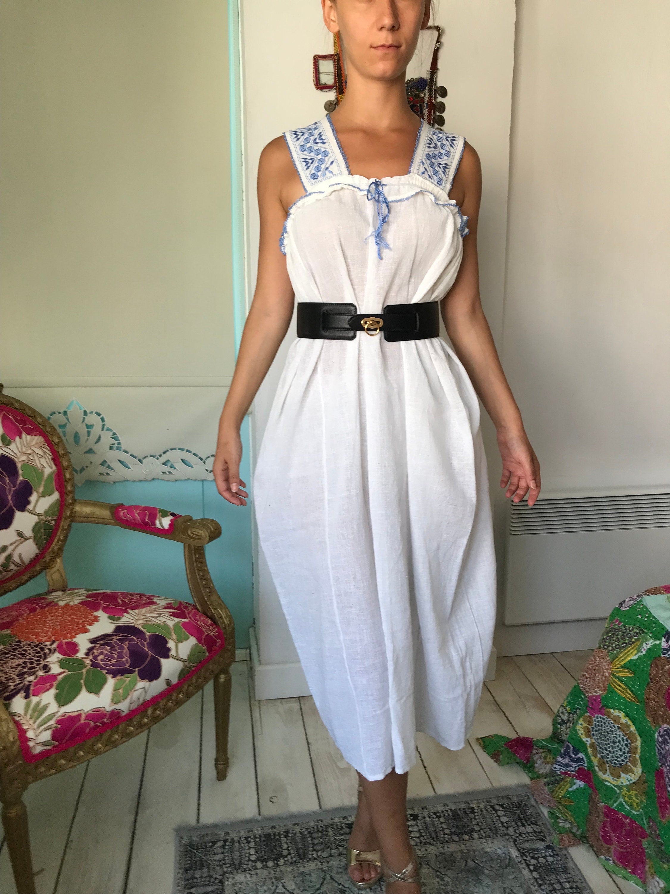 Vintage 1940s dress in hand loomed cotton with hand embroidery smock summer