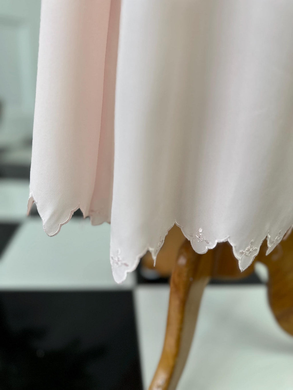 Vintage 1970s Light Peach Dressing Gown Embroidered Elegance