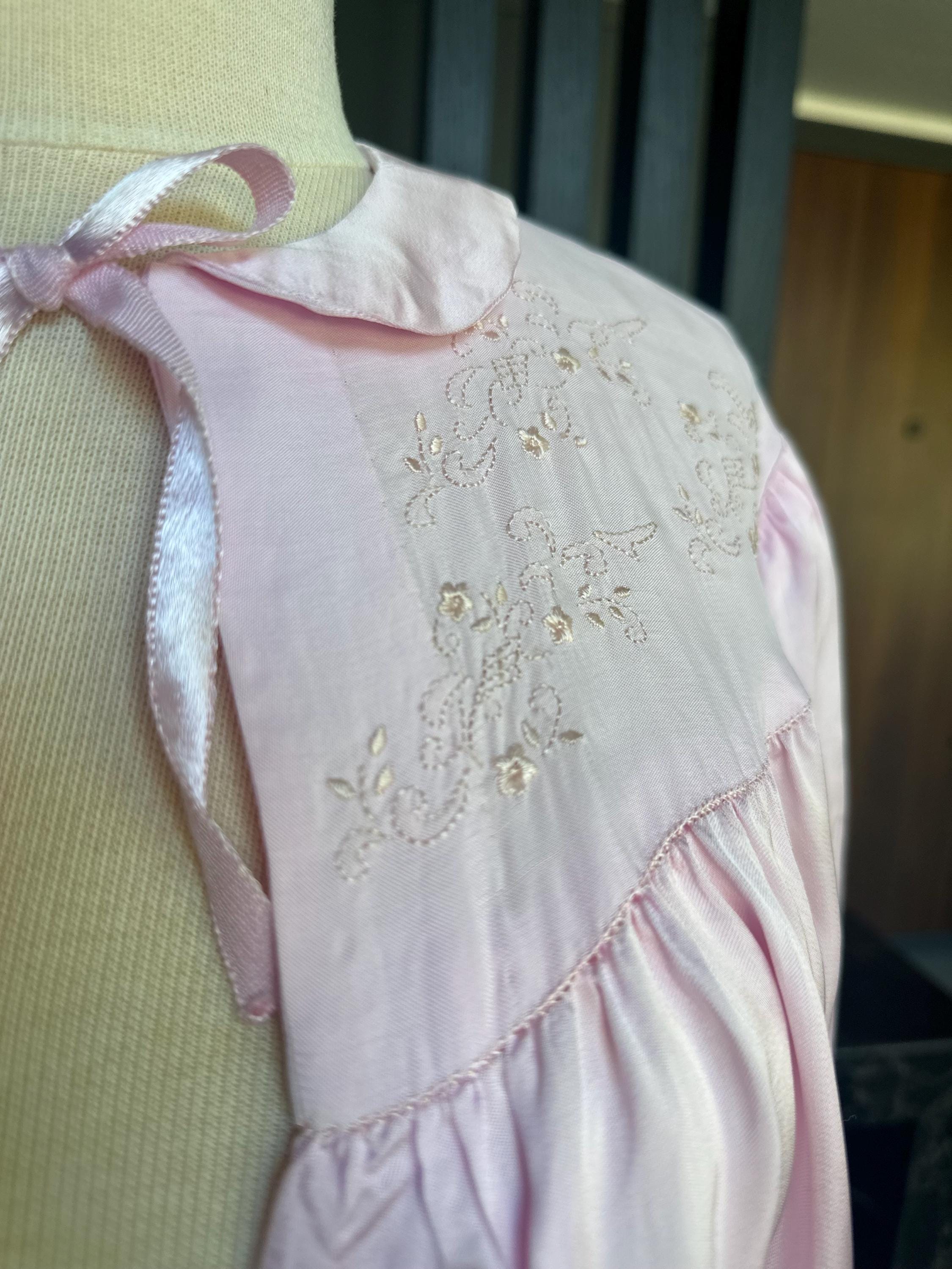 Antique 1940s pink Satin Bed Jacket – Authentic with Lace Trim Boler