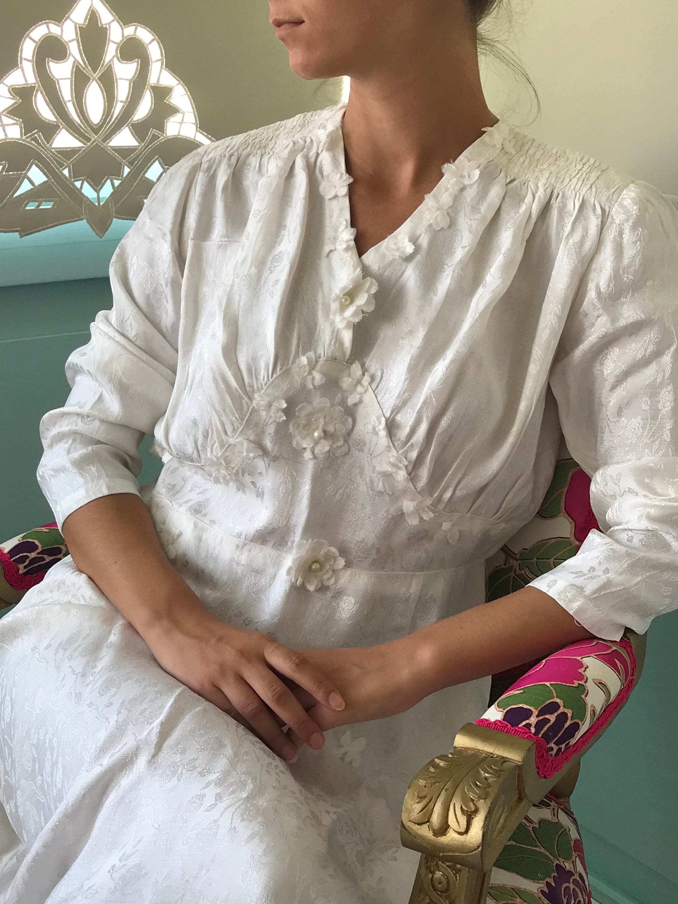 Vintage 1940s white long sleeve dress with floral details