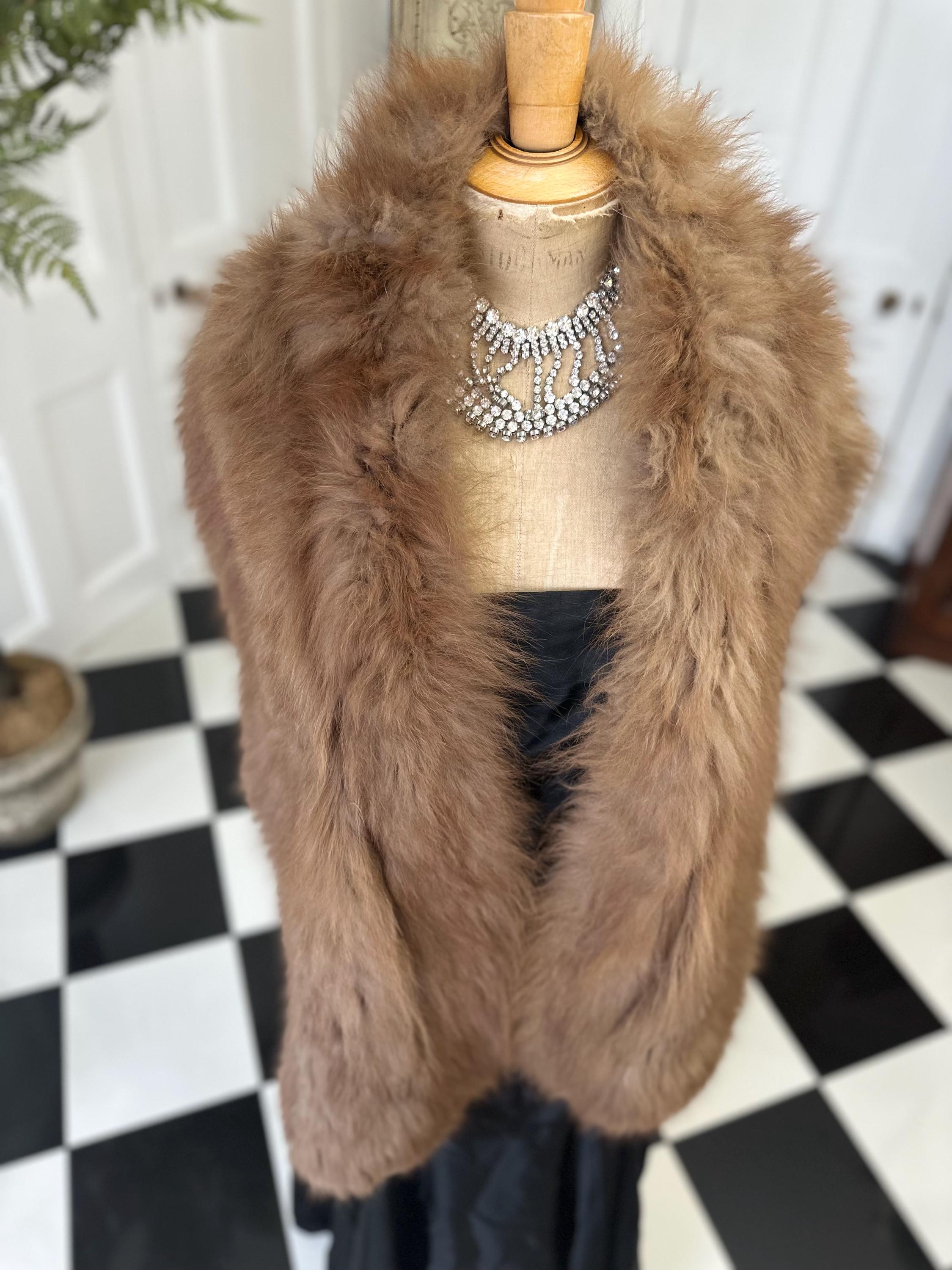 1940s Cream fur shrug with brooch