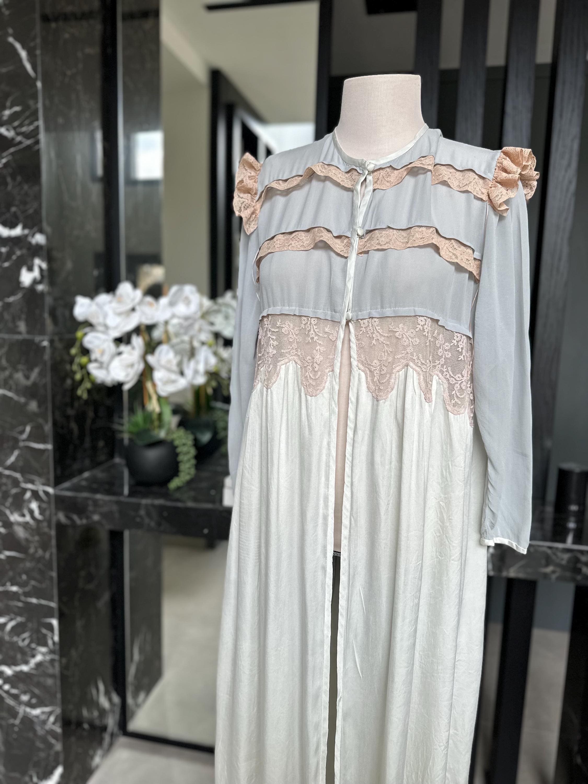 Antique 1940s 50s Silk & Lace Gown –  Two-Tone peignoir