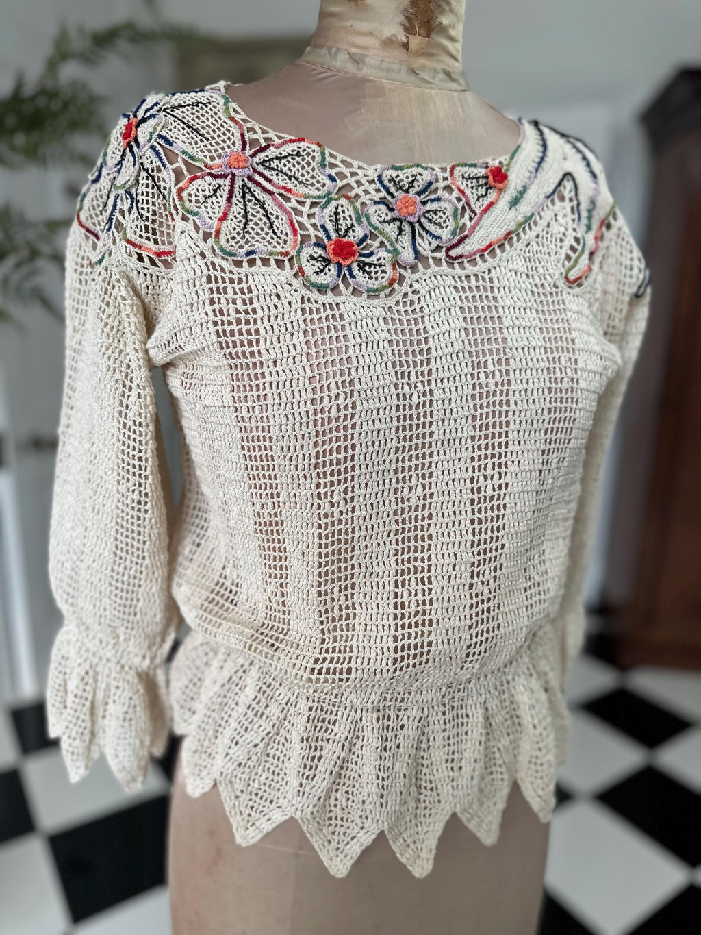 Vintage 1970 hand crochet floral lace blouse
