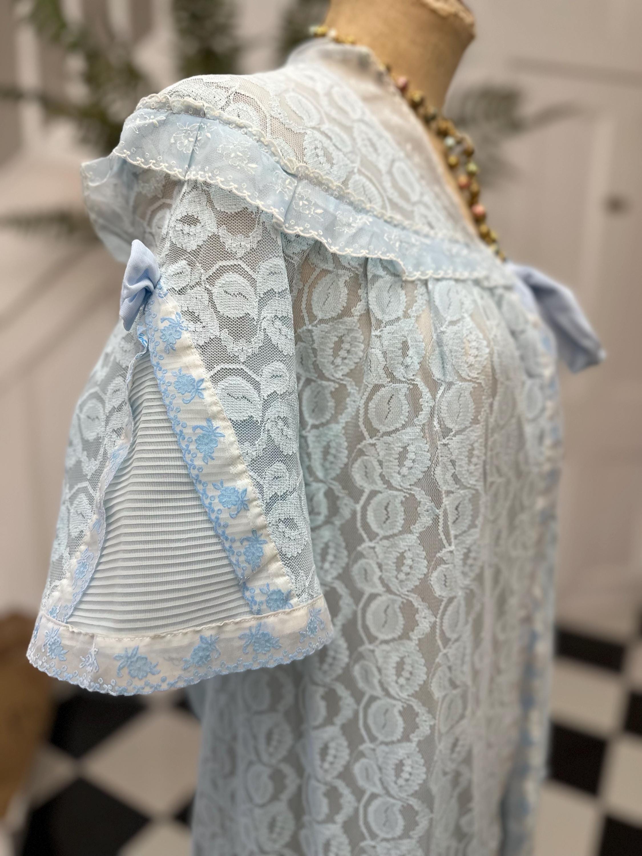 Vintage 1950 baby blue lace dressing gown house coat