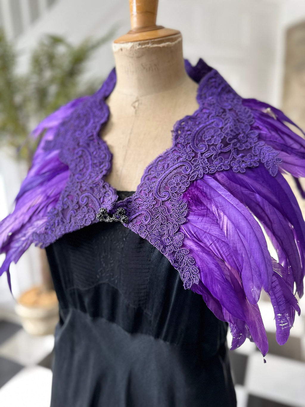 1920s 1930s Vintage style purple feather cape shawl with lace trimming details
