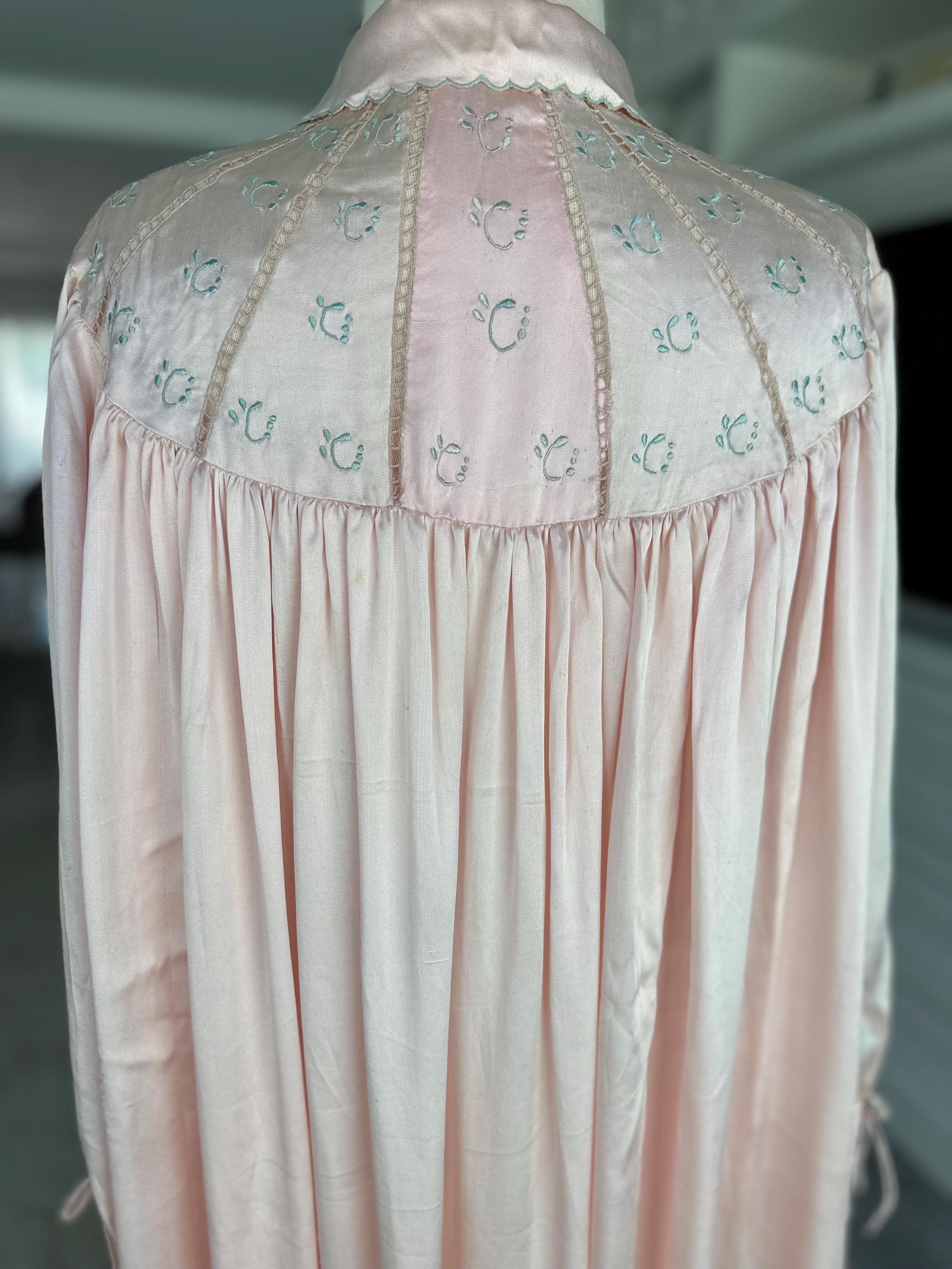 1940s Pink silk robe dressing gown