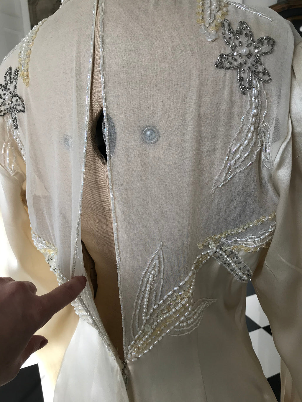 1980s sexy stylish wedding dress silk and pearl embellishment label Vermeuil cache