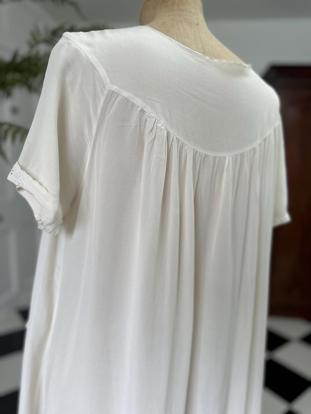 Vintage 1950s Cream Silk Housecoat with Hand Embroidery