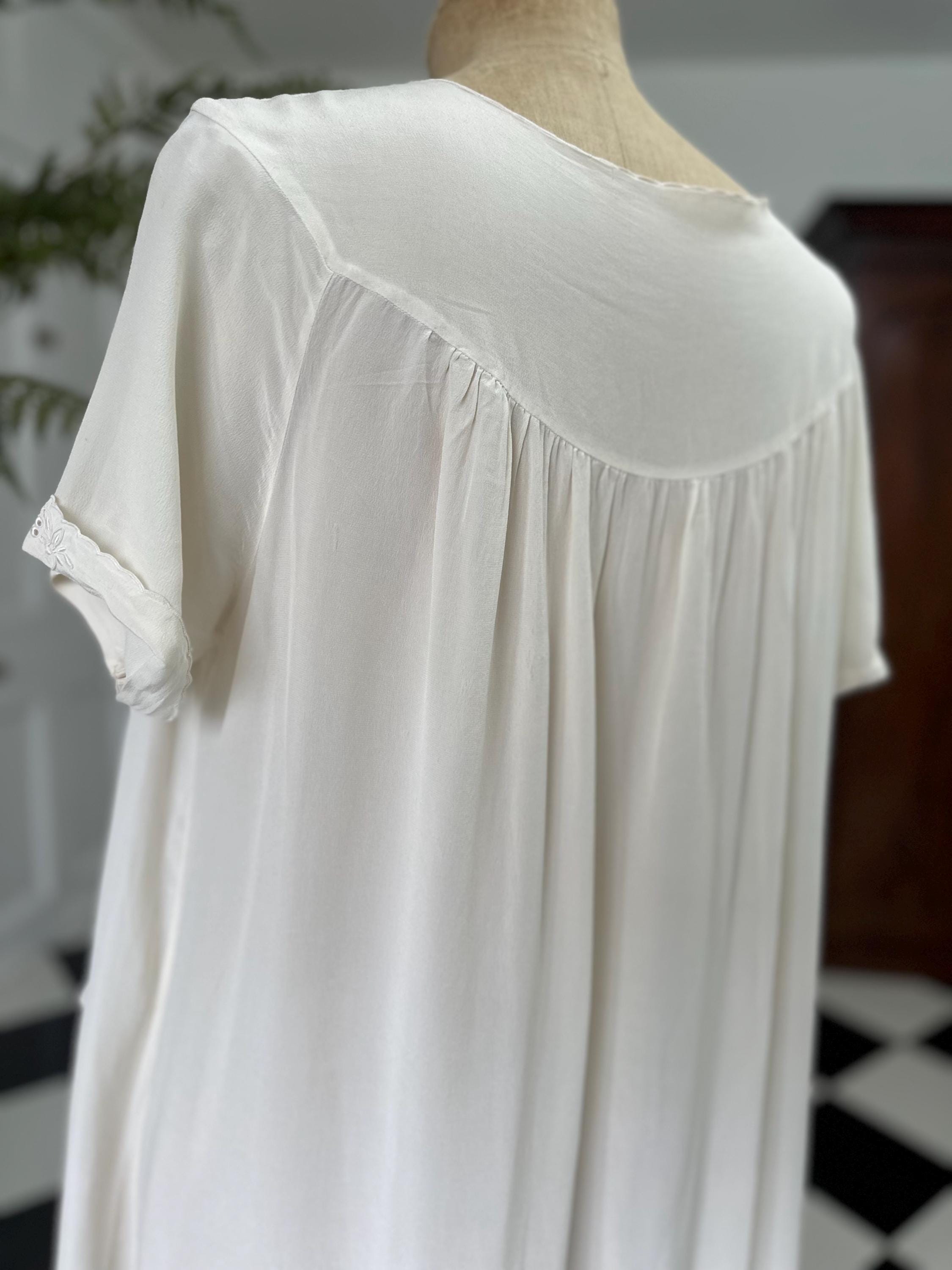 Vintage 1950s Cream Silk Housecoat with Hand Embroidery