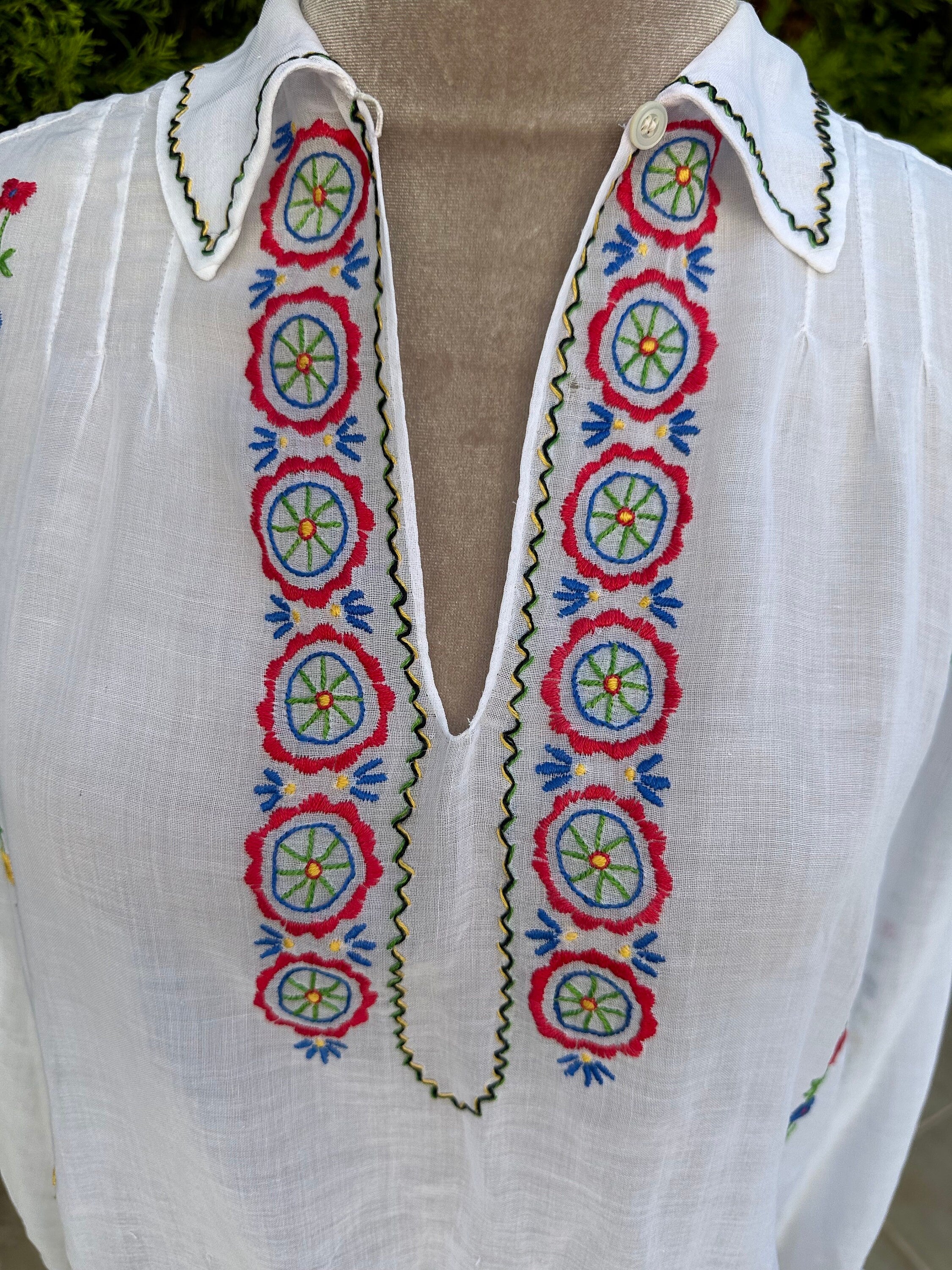 1930s fine white muslin hand embroidered long sleeve blouse