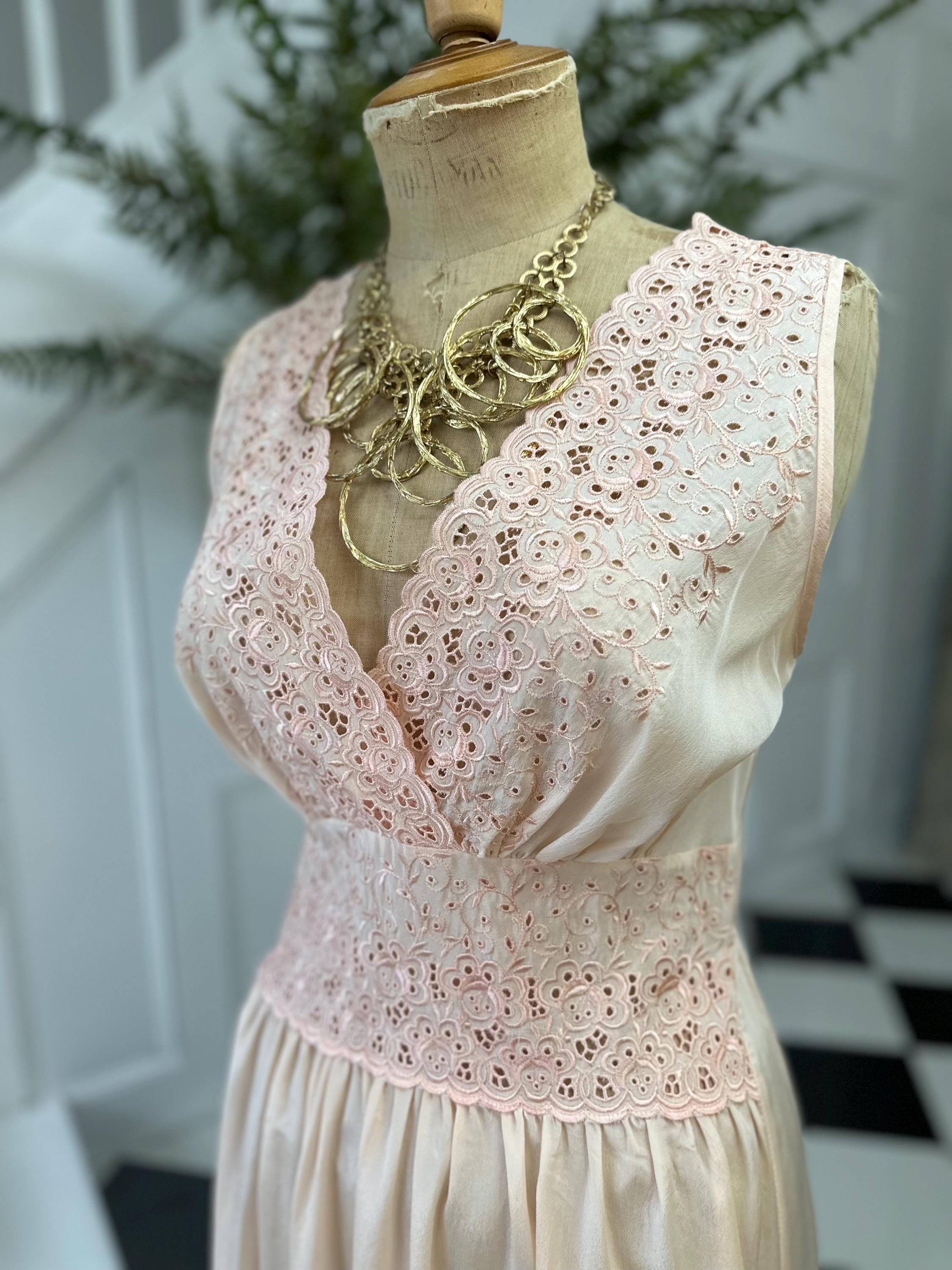 1940s 1950s Vintage romantic peach silky embroidery long slip
