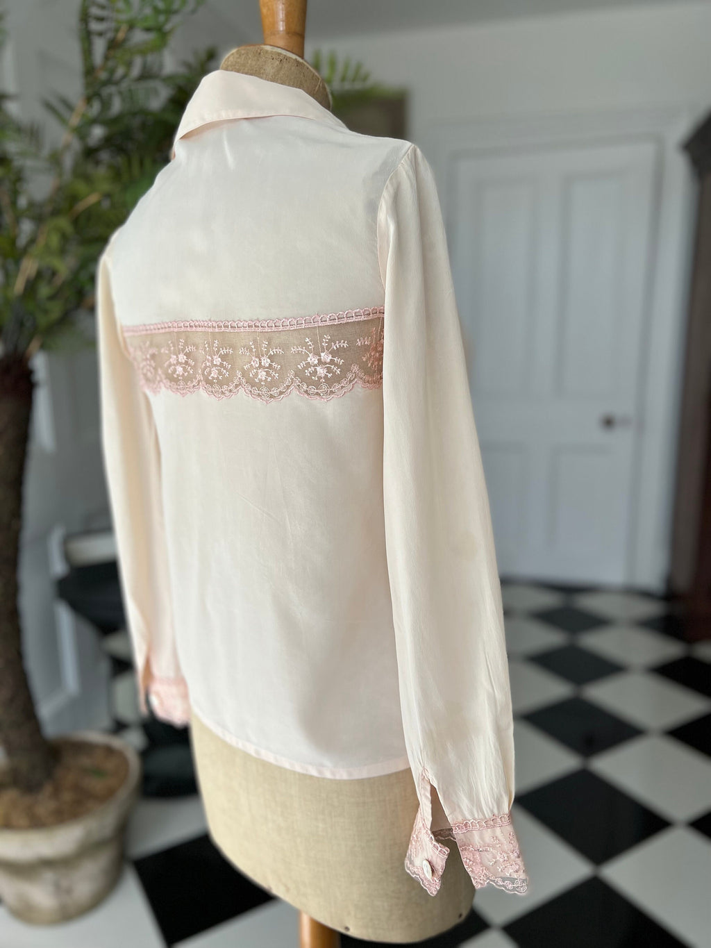 Vintage silk blouse from 1980s in light pink and lace
