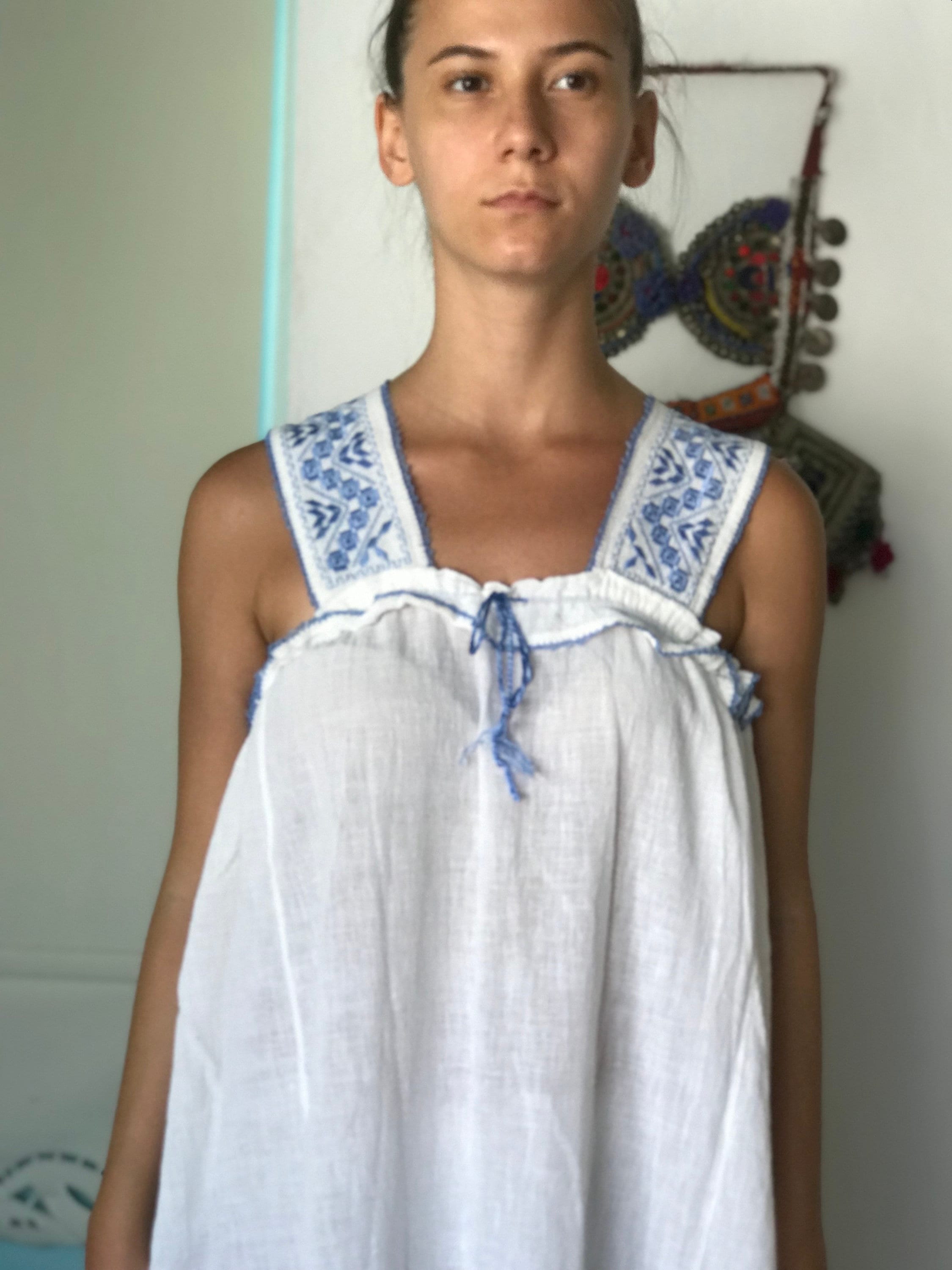 Vintage 1940s dress in hand loomed cotton with hand embroidery smock summer