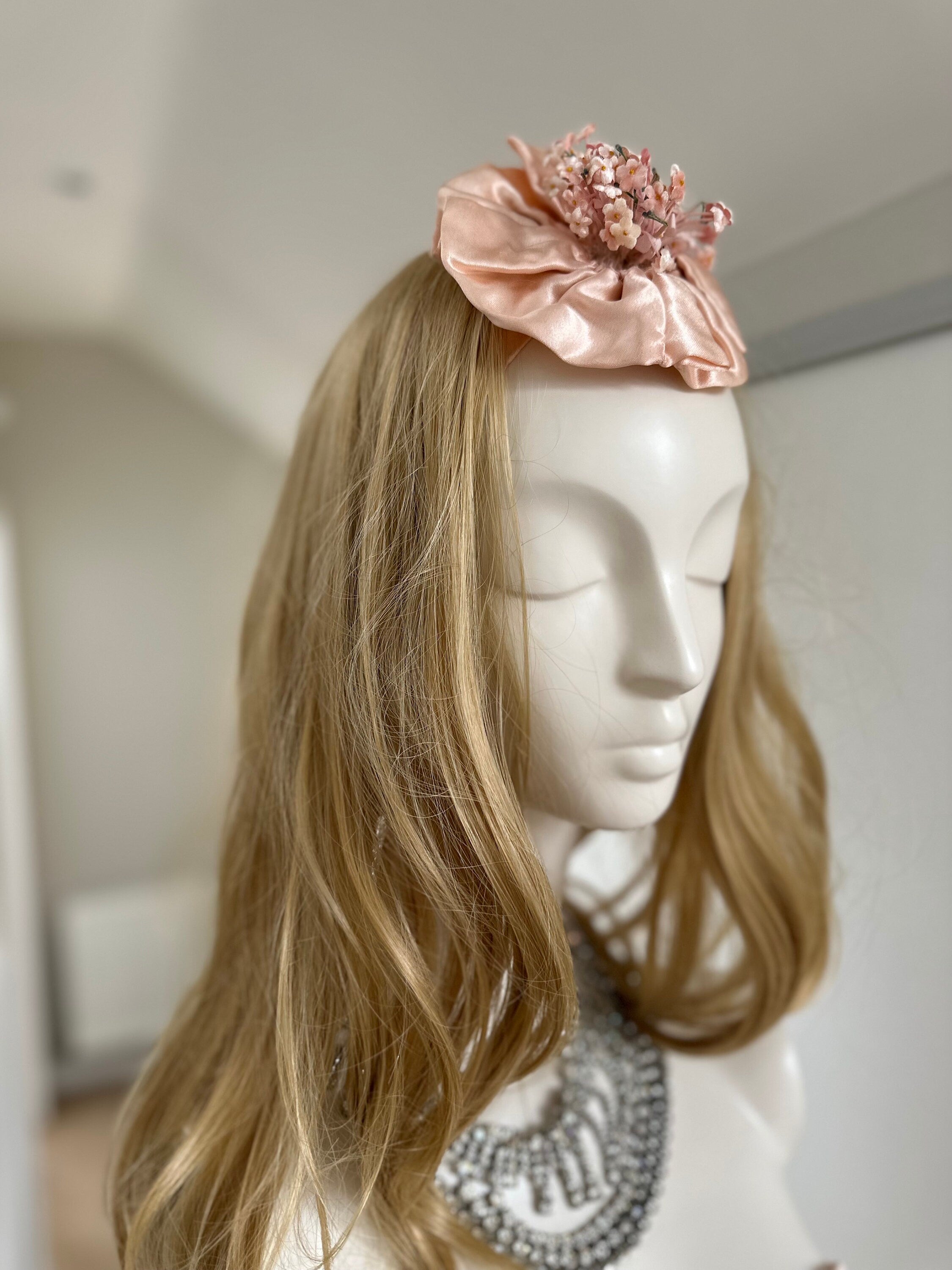 Vintage 1930s pink satin head band fasinator with tiny velvet flowers