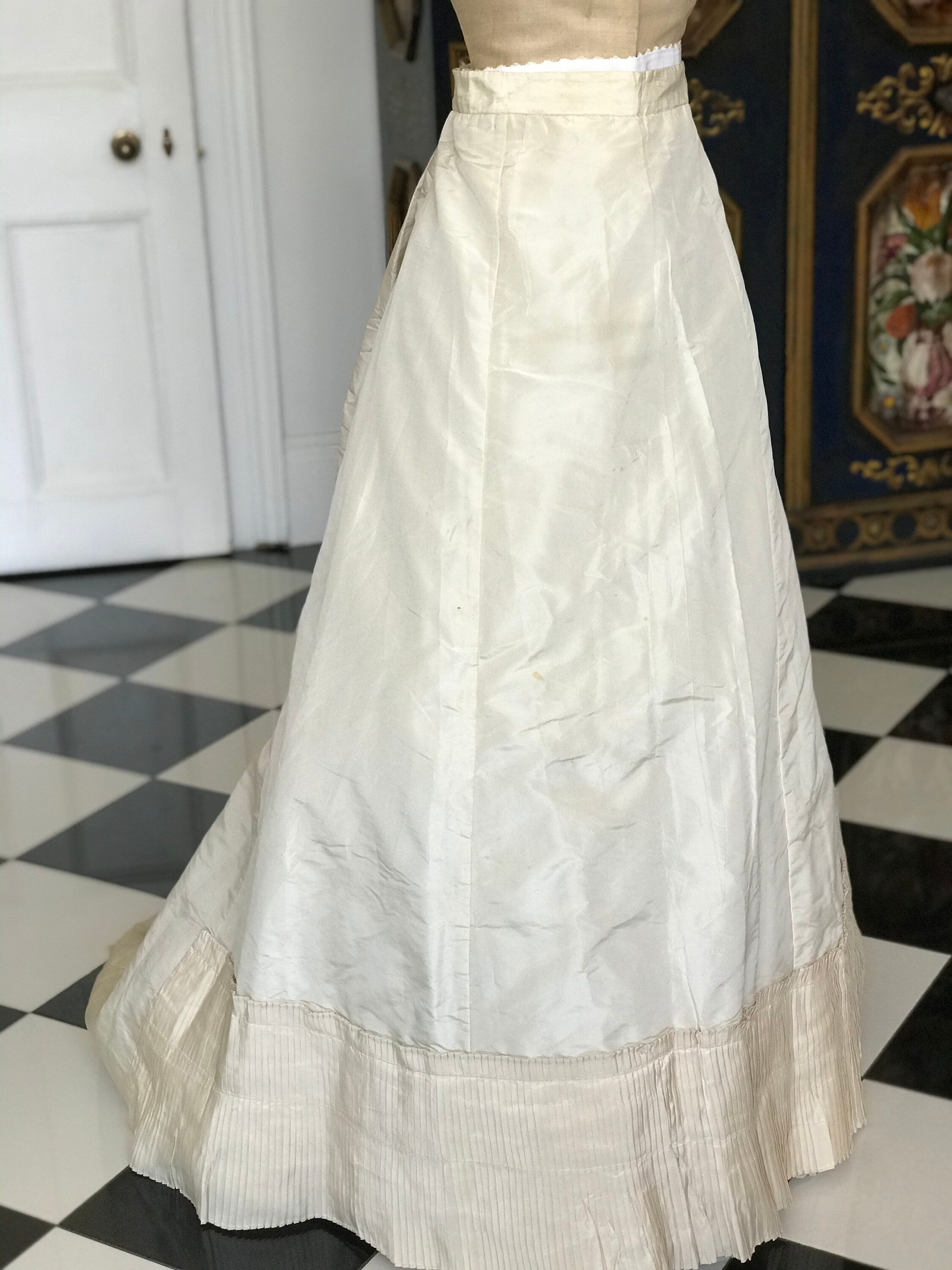 Museum worthy Antique 1880s silk wedding dress  in excellent condition historical costume