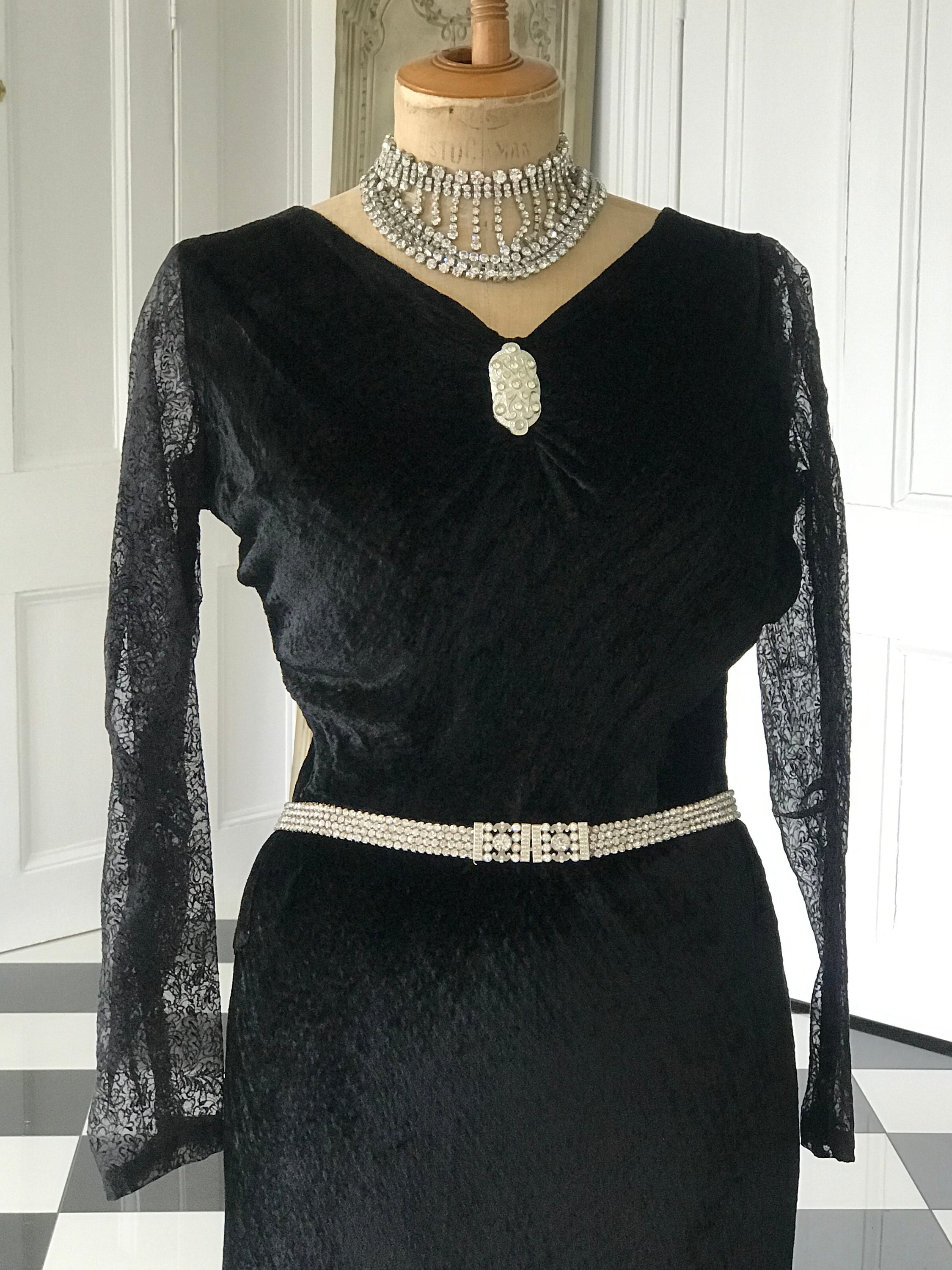 1940s dress in silk velvet and organdie velvet sleeves