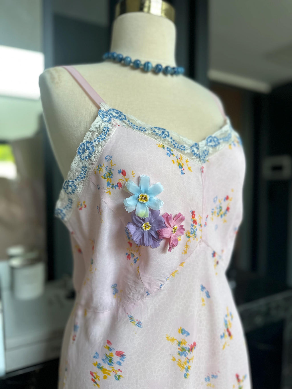 Antique 1930s Floral Slip – Authentic Art Deco Pink Daisy Print Gown with 3D Florals