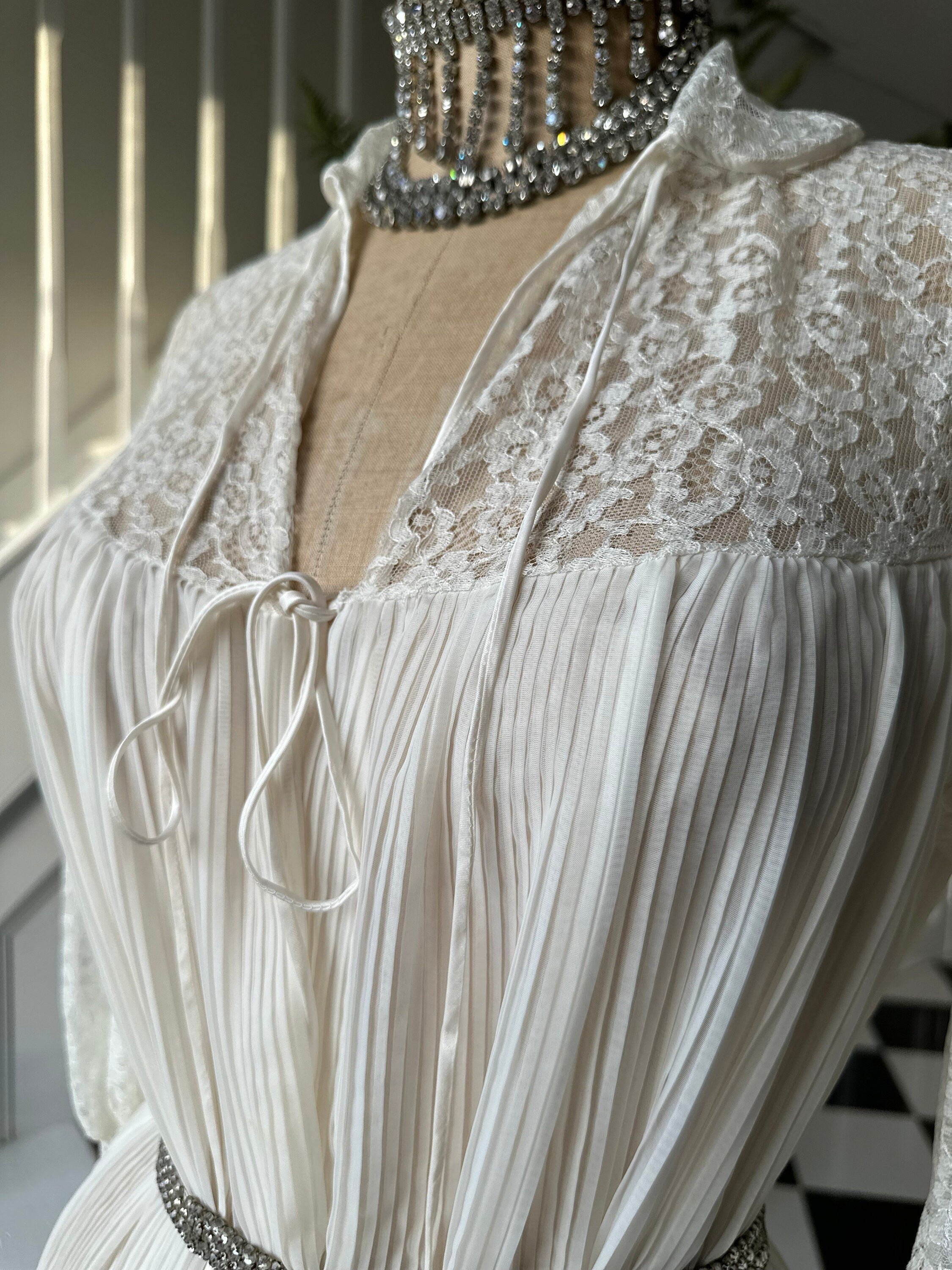 1970 Sheer pleated with lace robe peignoir