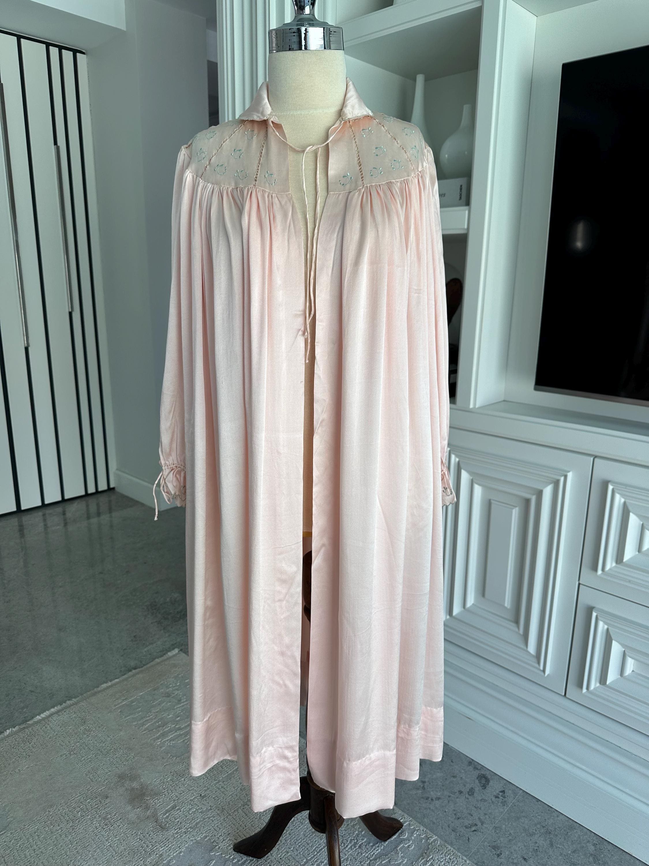 1940s Pink silk robe dressing gown