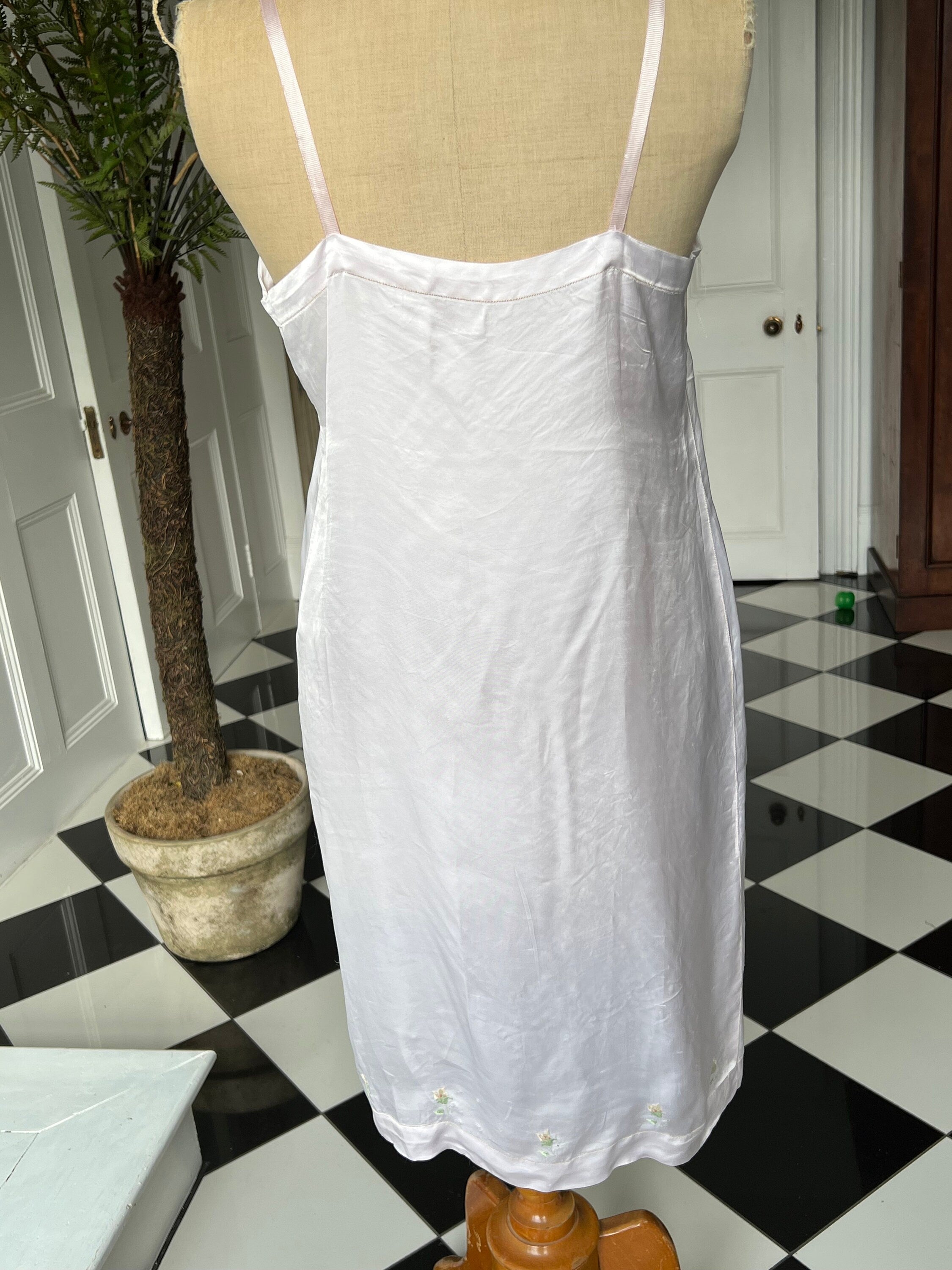 Vintage 1940 1950 pale lilac silky satin slip dress lingerie