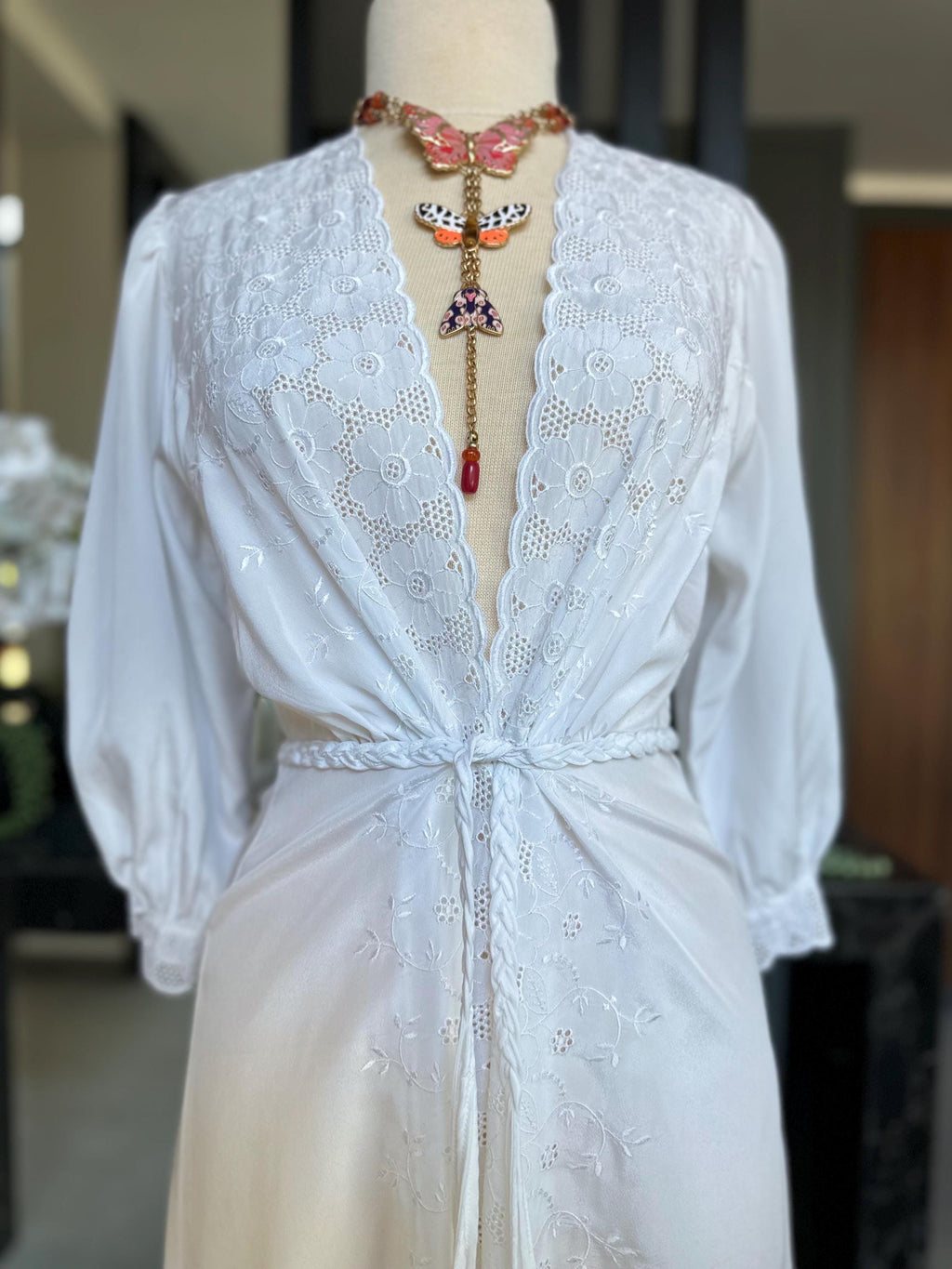 1970 vintage white peignoir dressing gown kimono