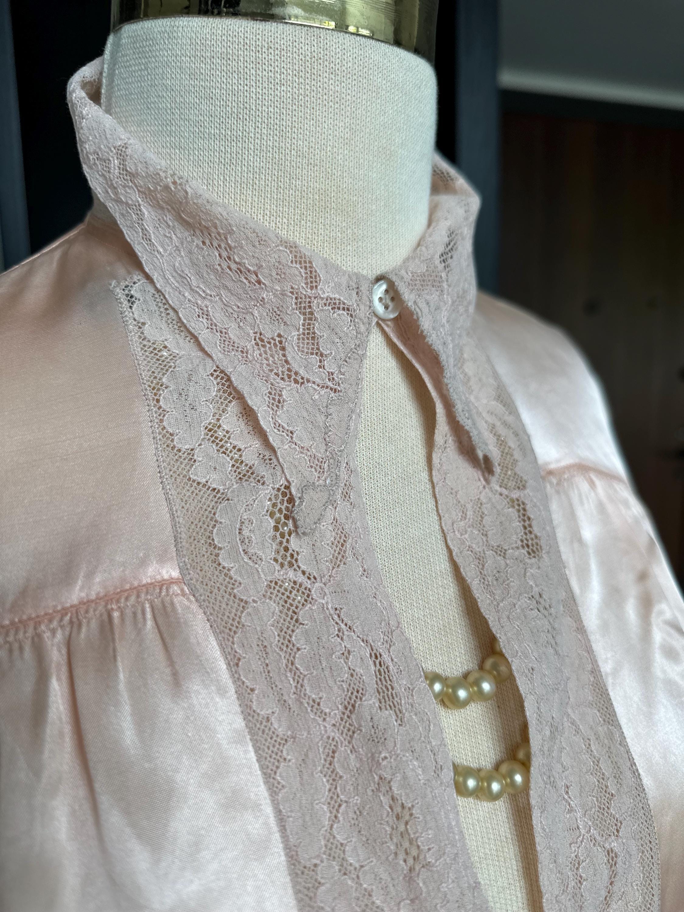 Antique 1930s Peach Silk Satin Bed Jacket – Authentic with Lace Trim Boler