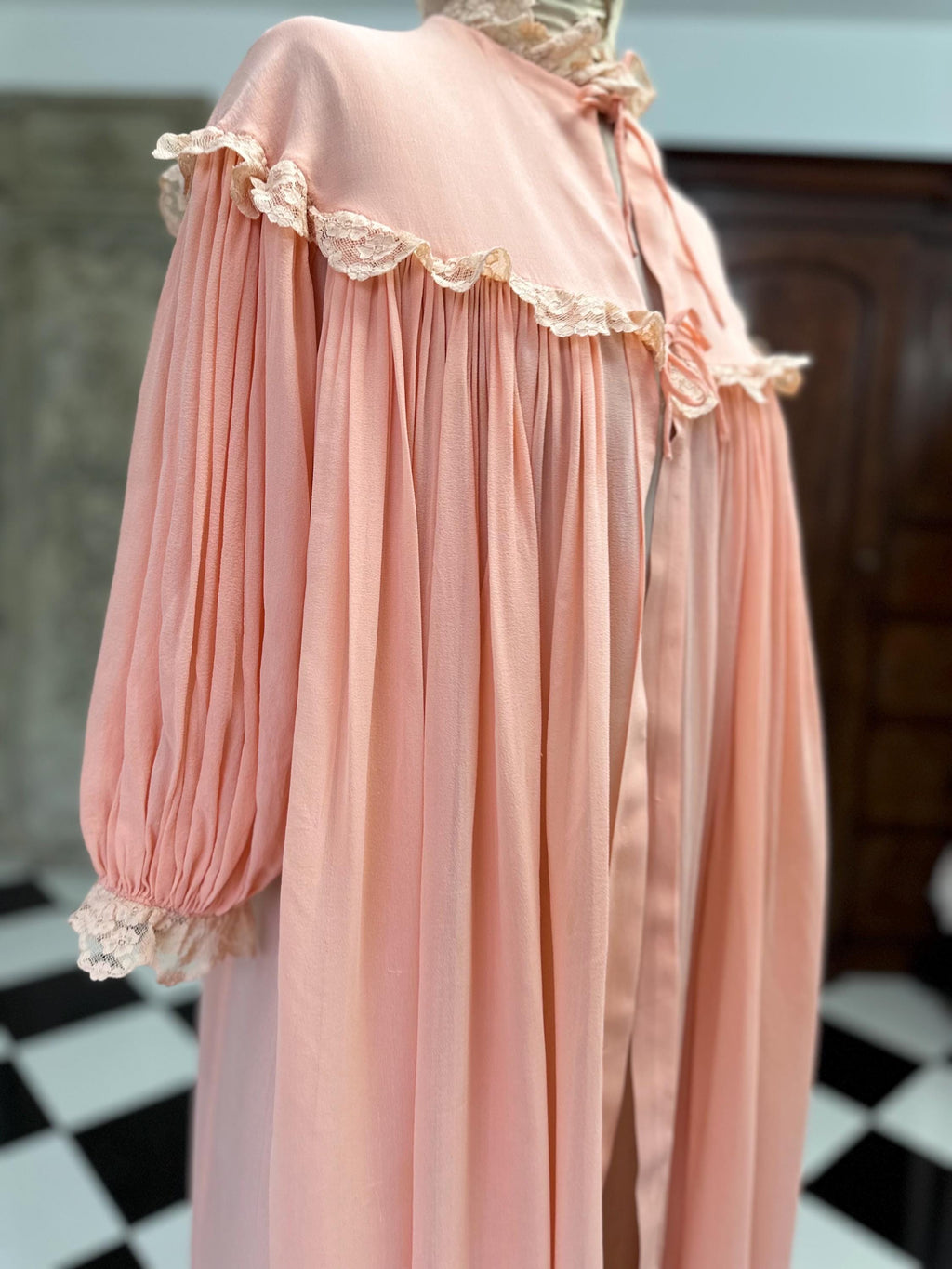 1940s Peach Silk Crepe Lace Robe – Smock Style Dressing Gown, Hollywood Glamour Lingerie