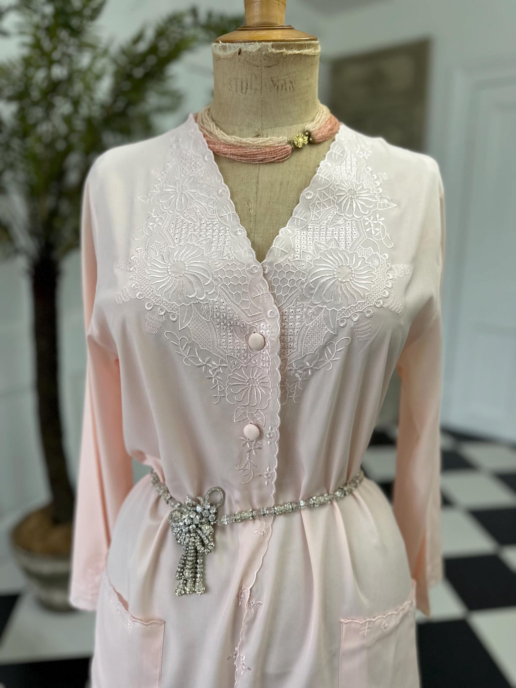 Vintage 1970s Light Peach Dressing Gown Embroidered Elegance