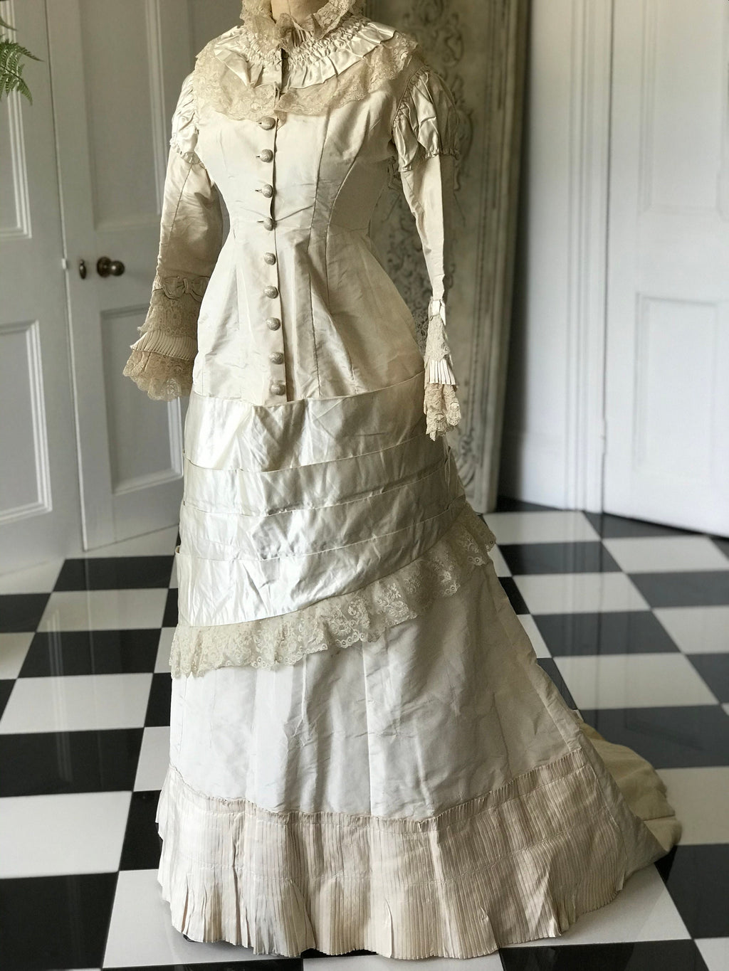 Museum worthy Antique 1880s silk wedding dress  in excellent condition historical costume