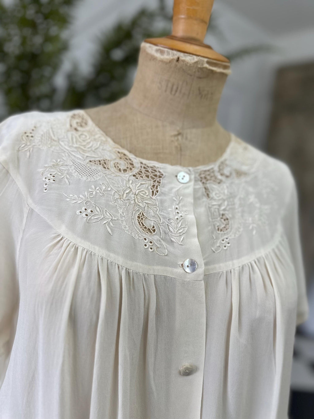 Vintage 1950s Cream Silk Housecoat with Hand Embroidery
