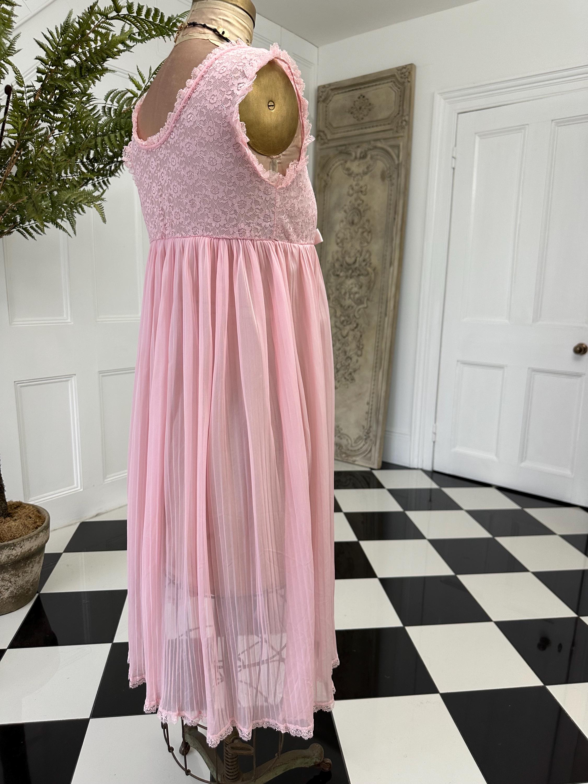 Vintage baby doll lace slip 1970s