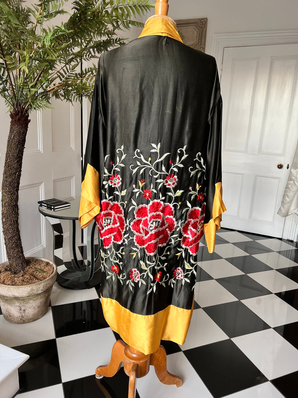 vintage 1930 40s satin kimono with floral embroidery