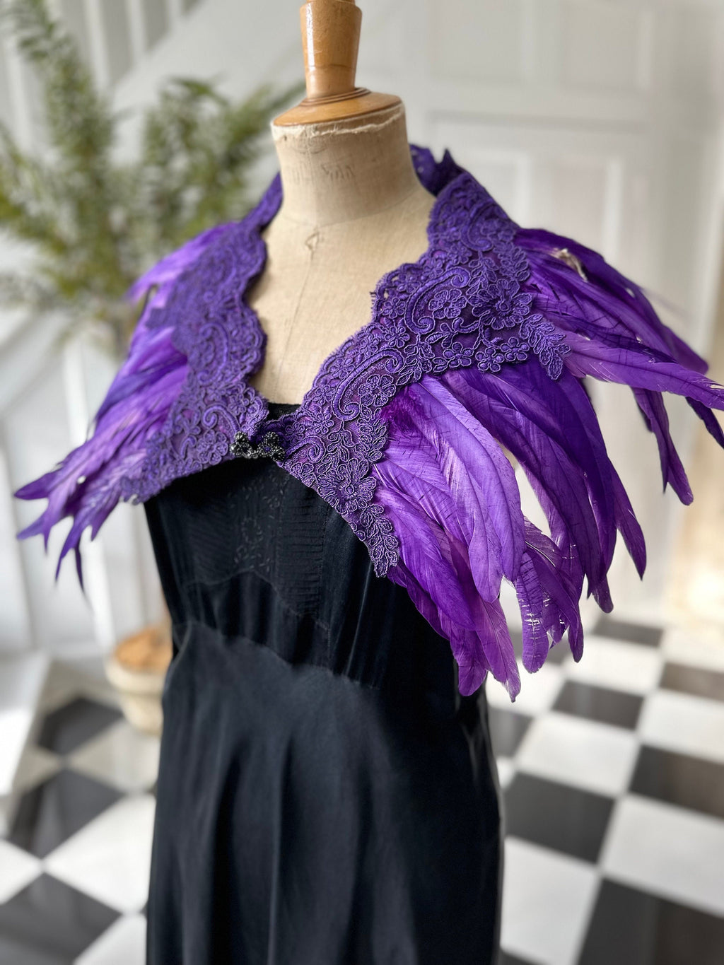 1920s 1930s Vintage style purple feather cape shawl with lace trimming details