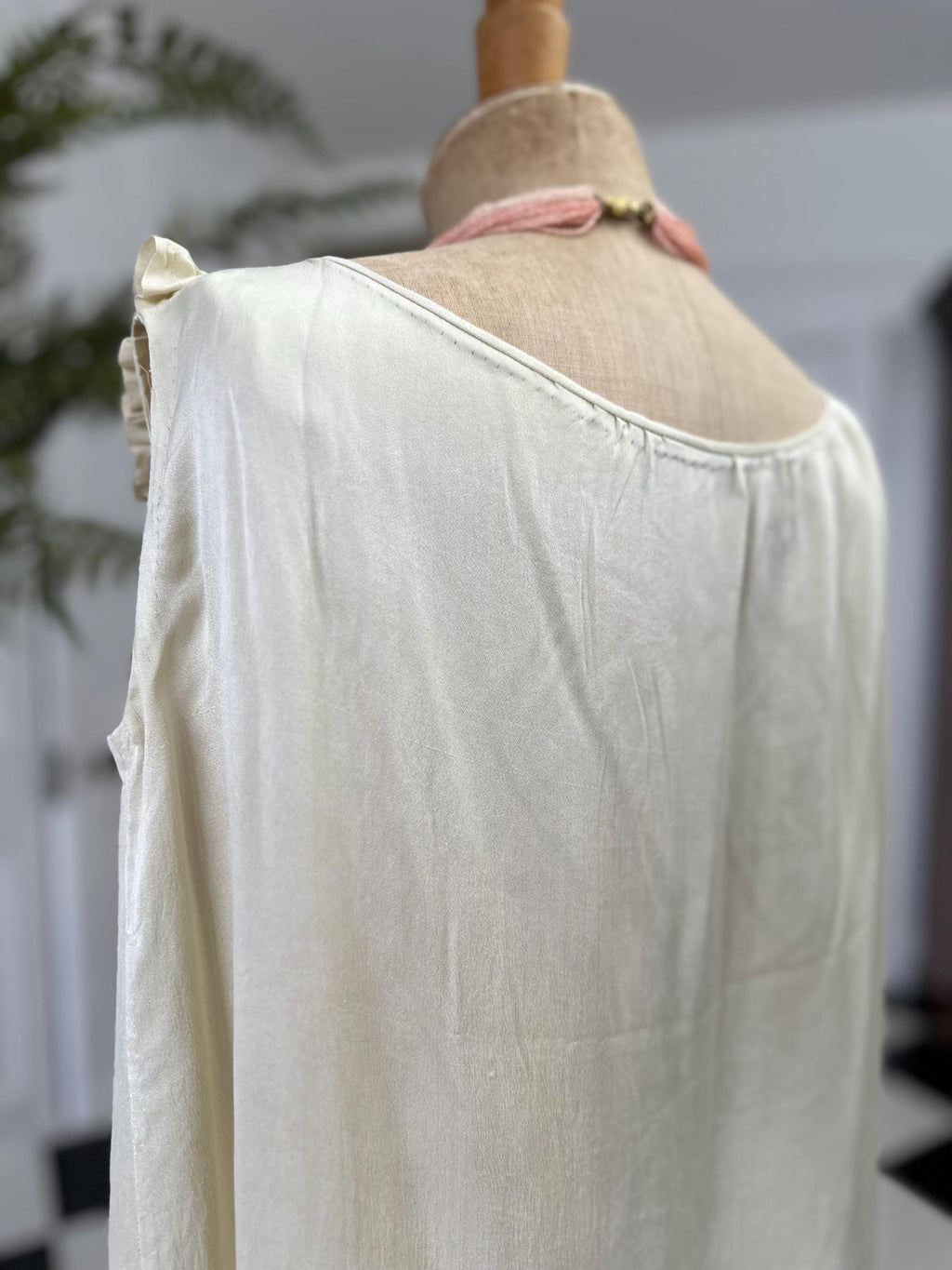 1940s Pale Green Smock Silk Dress with Hand Embroidery